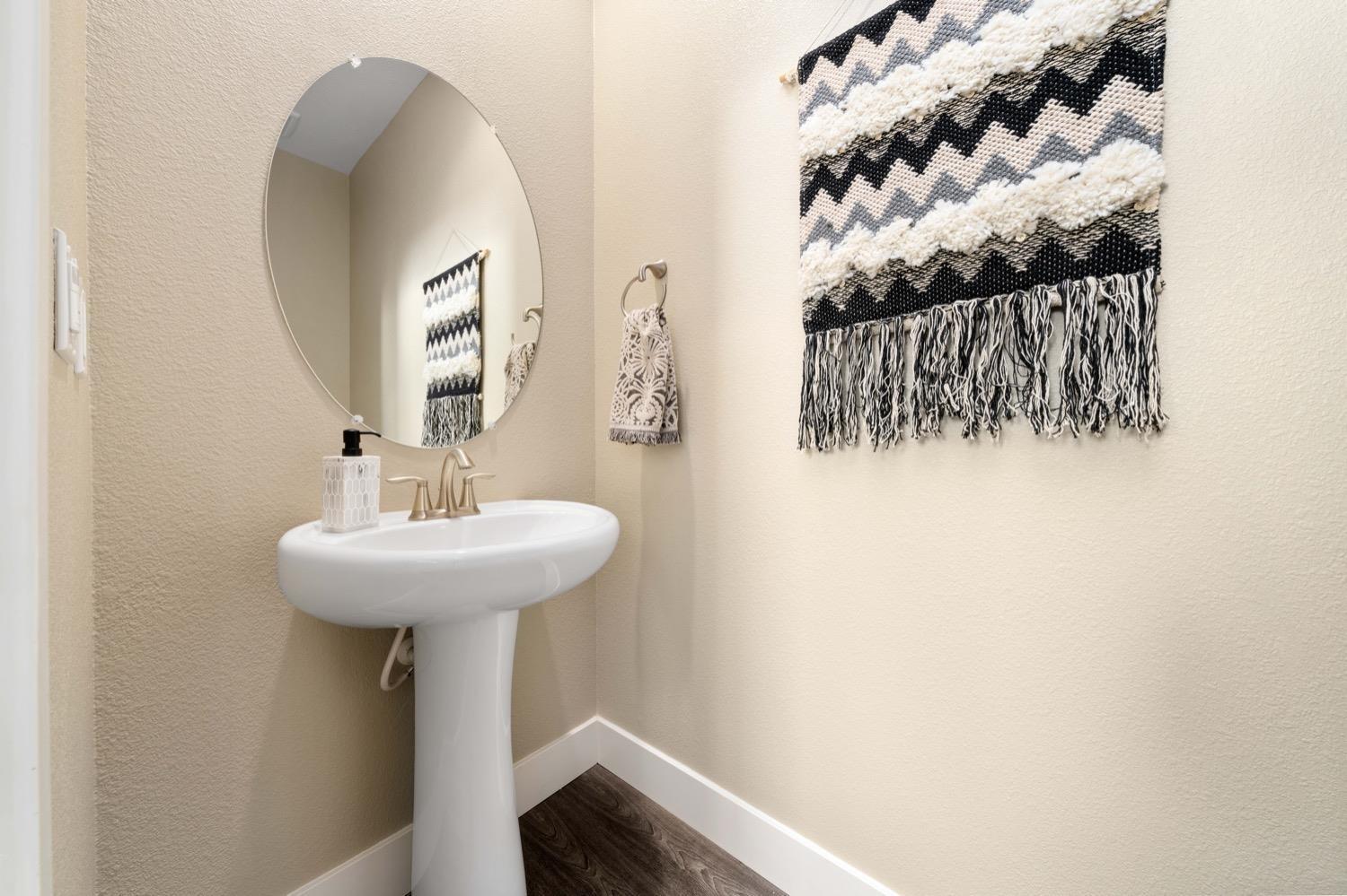 Detail Gallery Image 33 of 42 For 1018 Mud Pie Ln, Sacramento,  CA 95814 - 3 Beds | 3/1 Baths