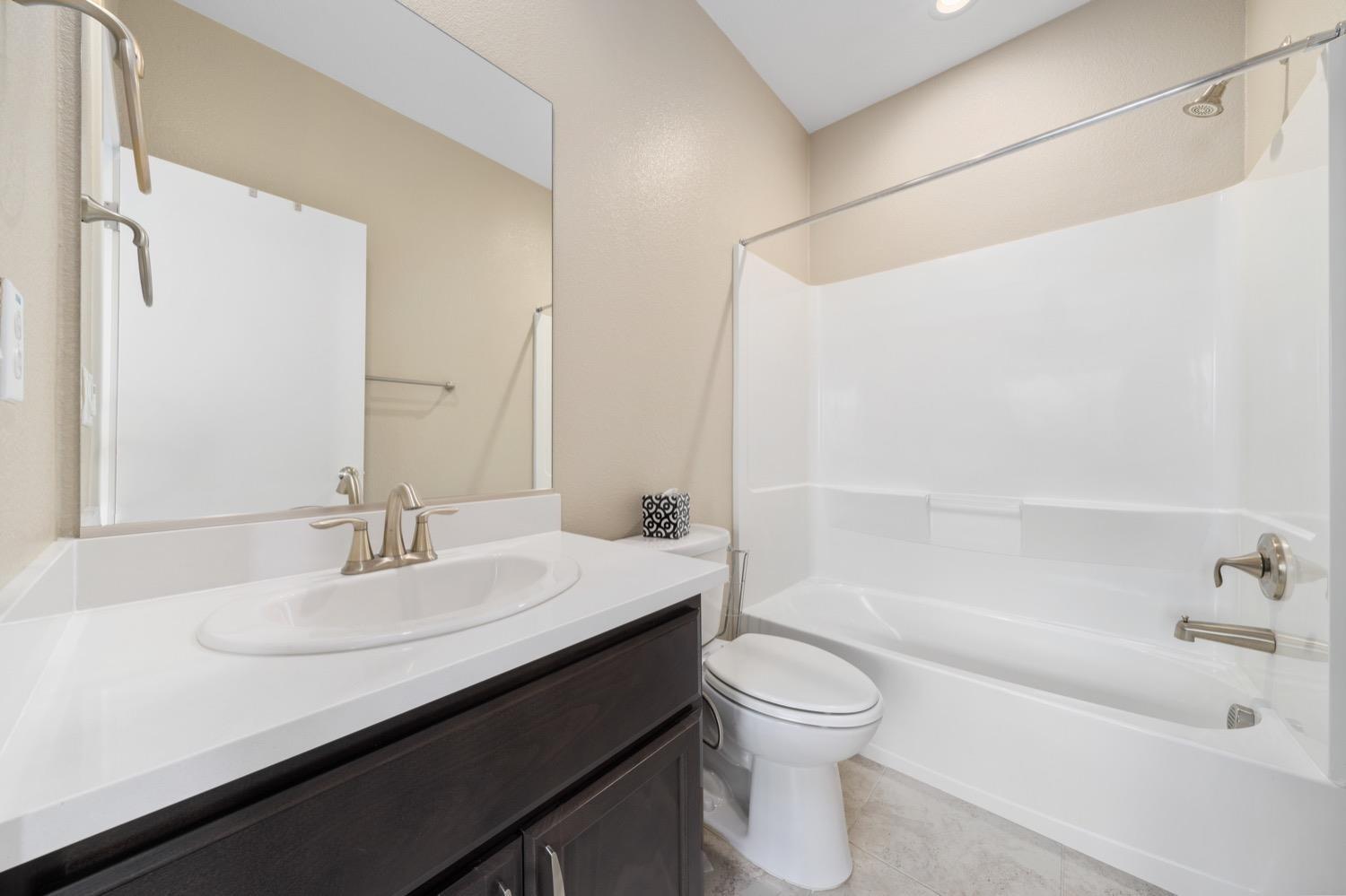 Detail Gallery Image 34 of 42 For 1018 Mud Pie Ln, Sacramento,  CA 95814 - 3 Beds | 3/1 Baths