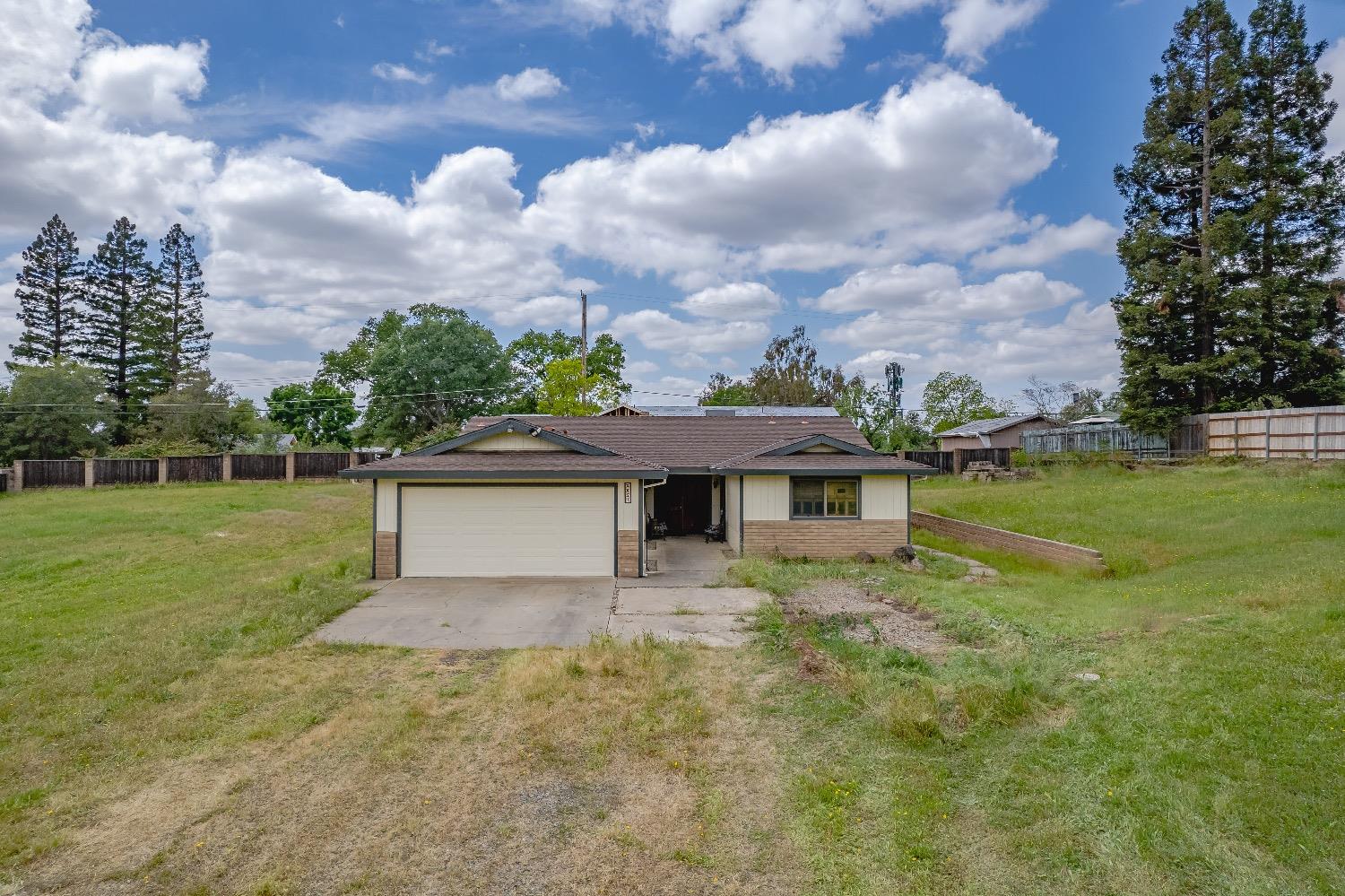 Photo of 8057 Twin Oaks Ave in Citrus Heights, CA