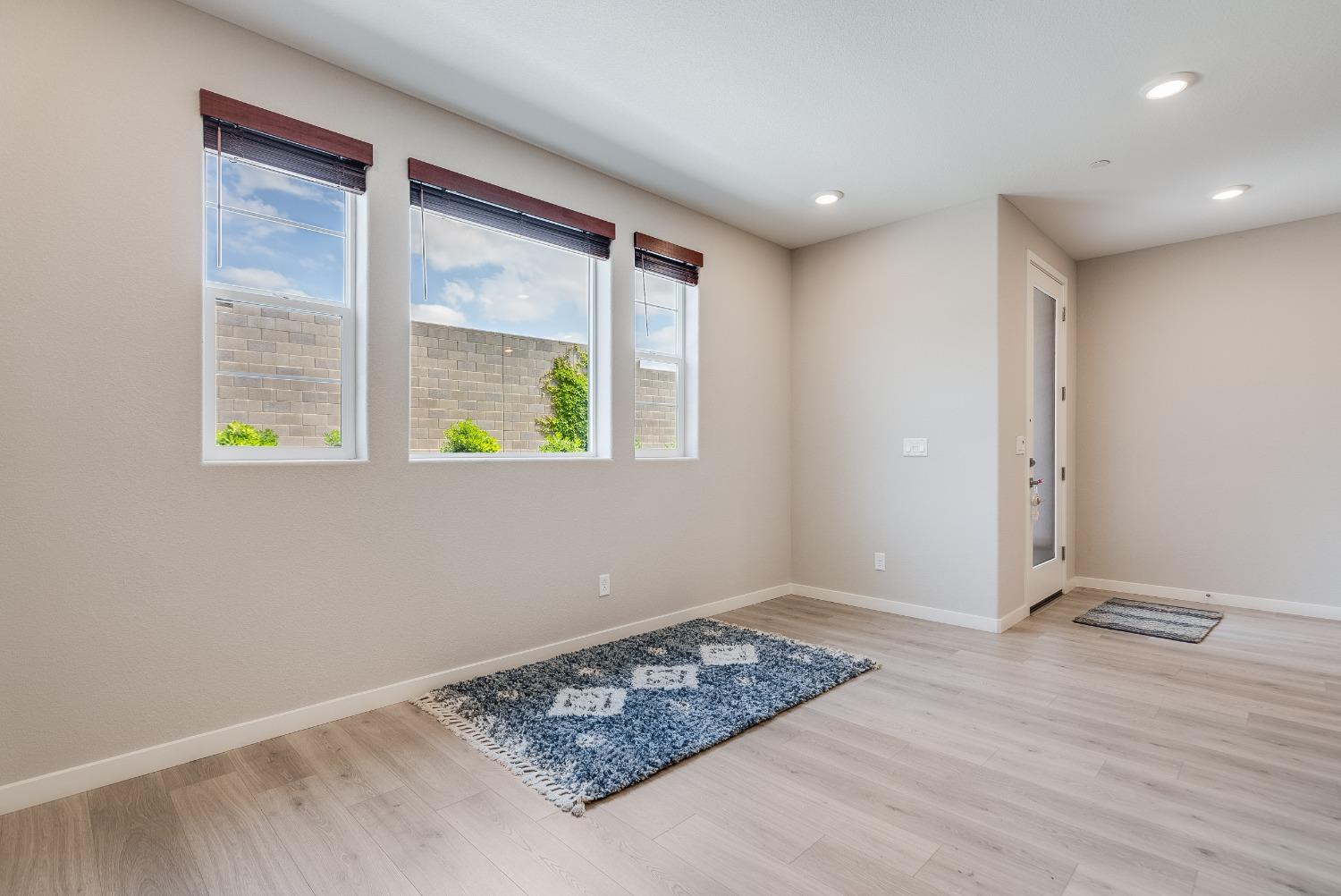 Detail Gallery Image 5 of 35 For 3074 Lupita Pepper Walk, Sacramento,  CA 95833 - 3 Beds | 2/1 Baths