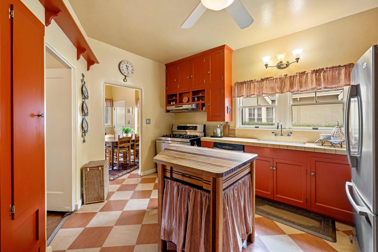 Detail Gallery Image 25 of 56 For 211 Elmwood Ct, Modesto,  CA 95354 - 3 Beds | 2 Baths