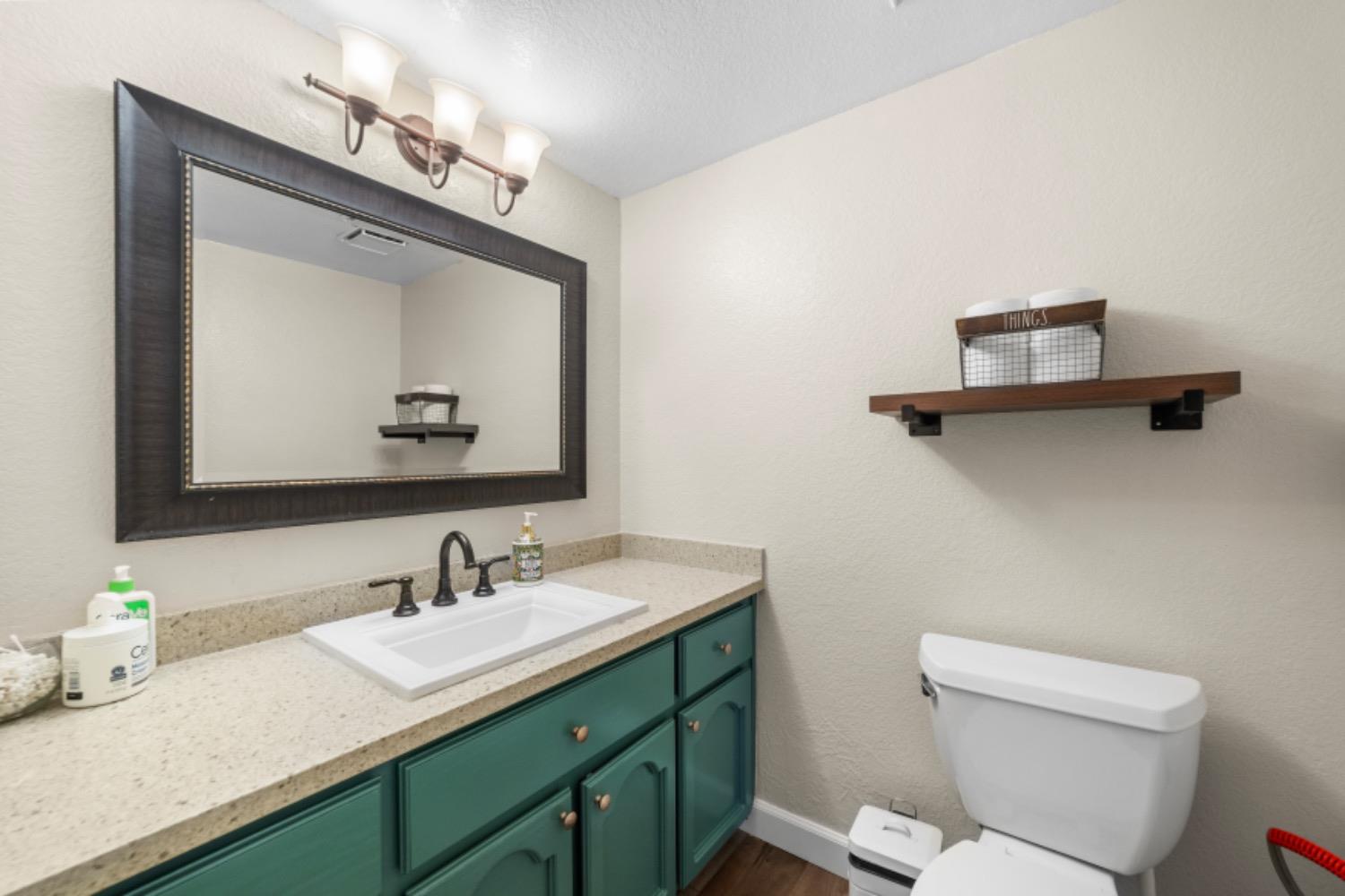 Detail Gallery Image 8 of 33 For 202 Wales Dr, Folsom,  CA 95630 - 2 Beds | 1/1 Baths