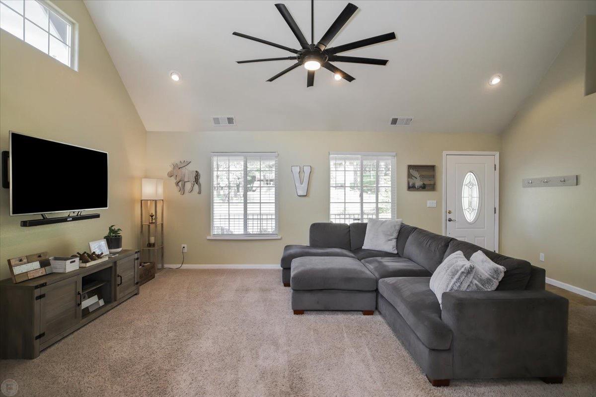 Detail Gallery Image 12 of 69 For 13080 Gamble St, Groveland,  CA 95321 - 3 Beds | 2 Baths