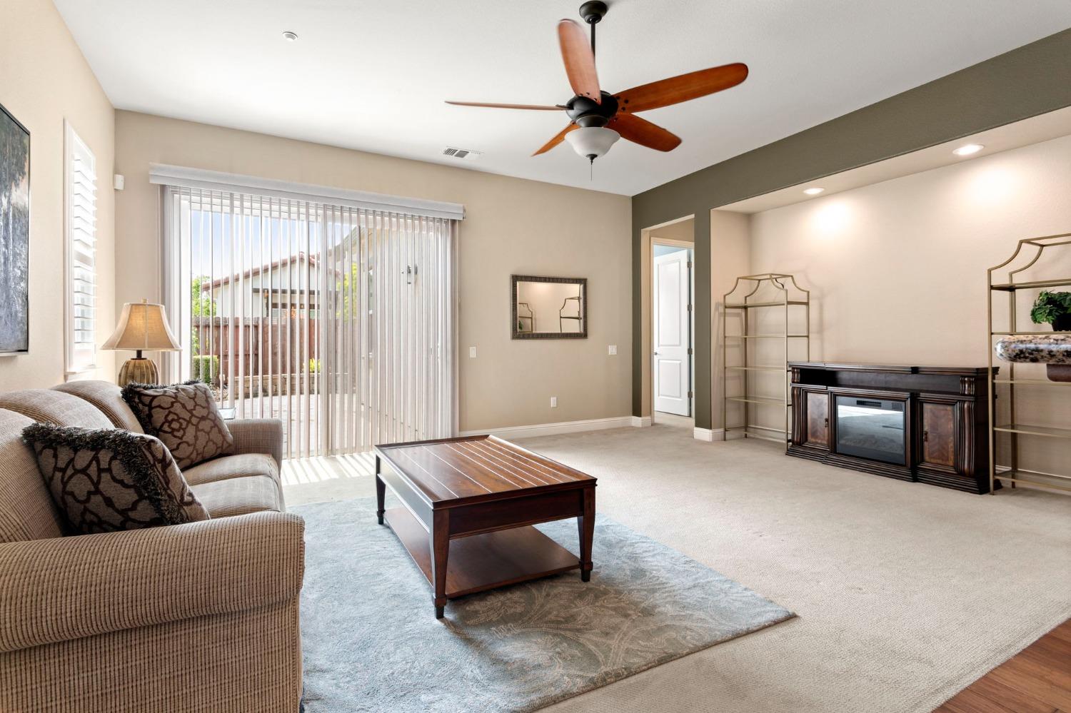 Detail Gallery Image 9 of 61 For 2180 Exminster Ln, Roseville,  CA 95747 - 3 Beds | 2 Baths