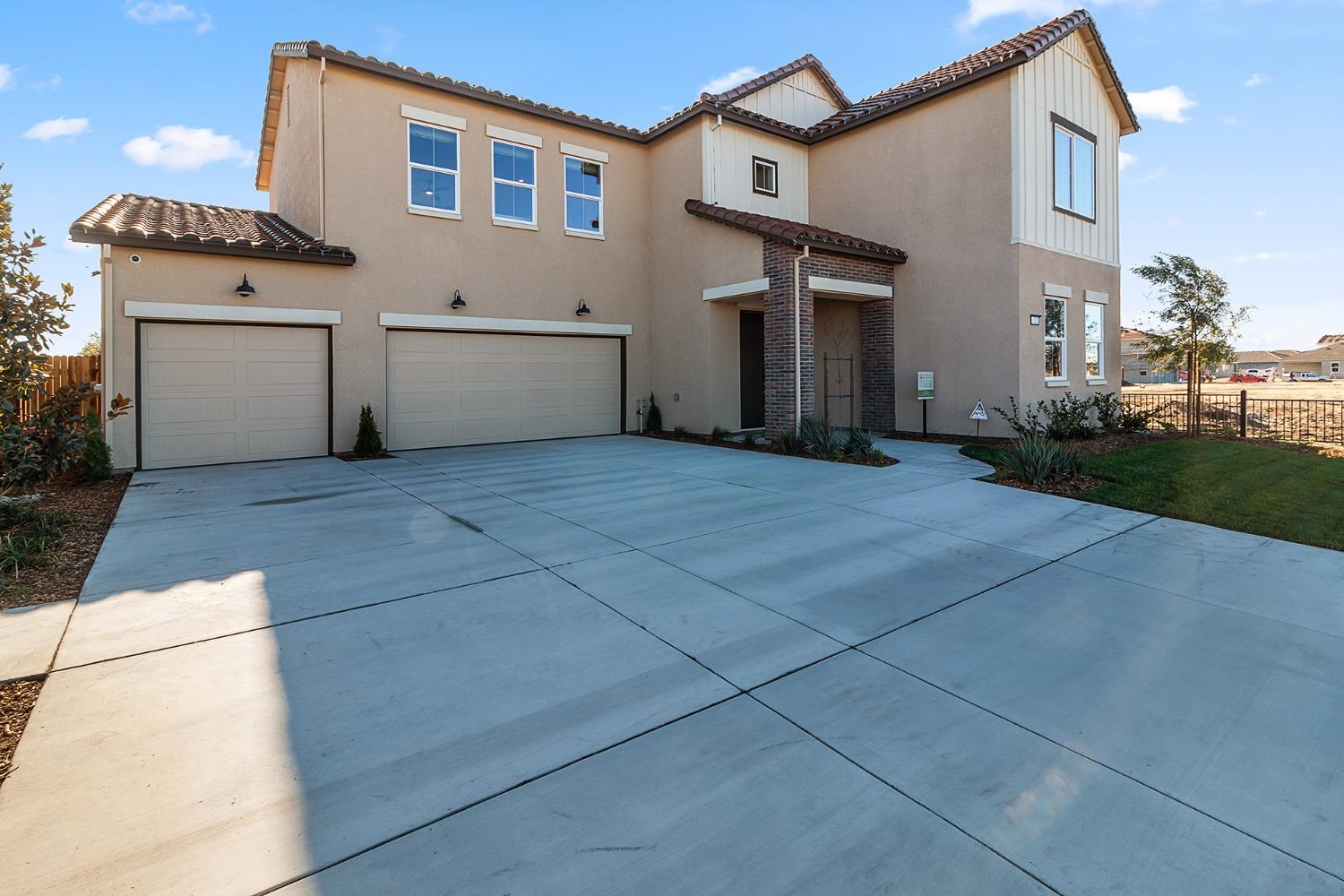 Detail Gallery Image 2 of 44 For 1272 Sephos St, Manteca,  CA 95337 - 4 Beds | 3/1 Baths