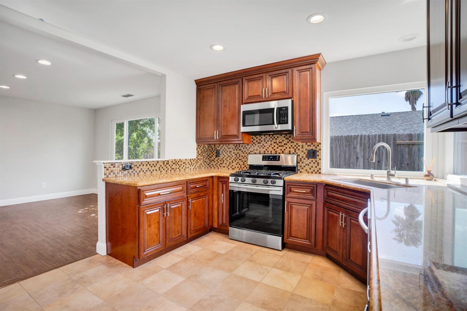 Detail Gallery Image 11 of 53 For 3817 Sheedy Ct, Antelope,  CA 95843 - 3 Beds | 2/1 Baths