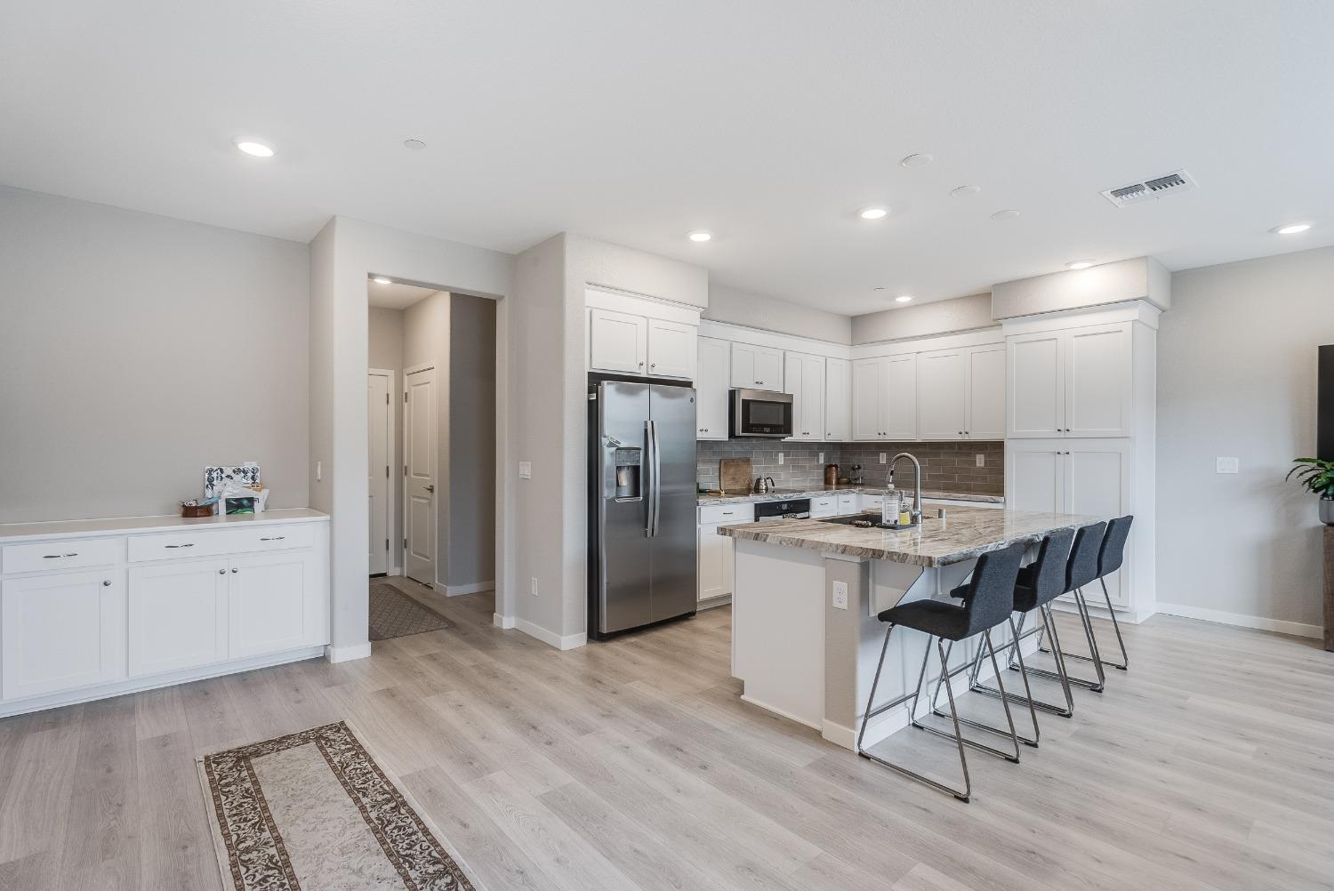 Detail Gallery Image 9 of 35 For 3074 Lupita Pepper Walk, Sacramento,  CA 95833 - 3 Beds | 2/1 Baths