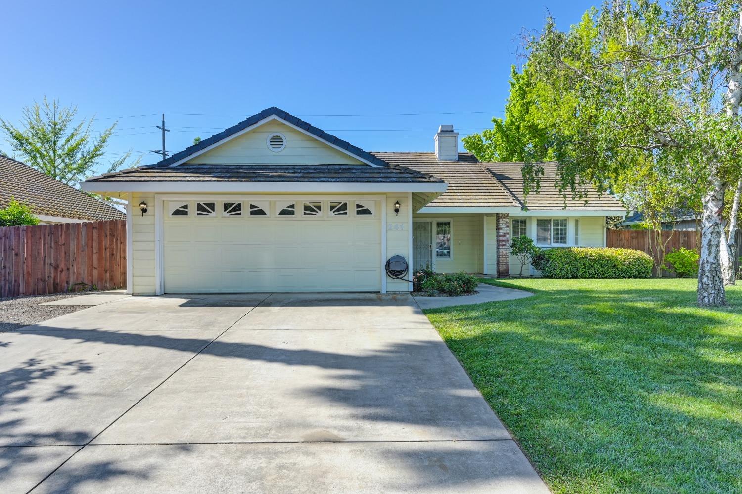 Photo of 241 Country Club Dr in Colusa, CA