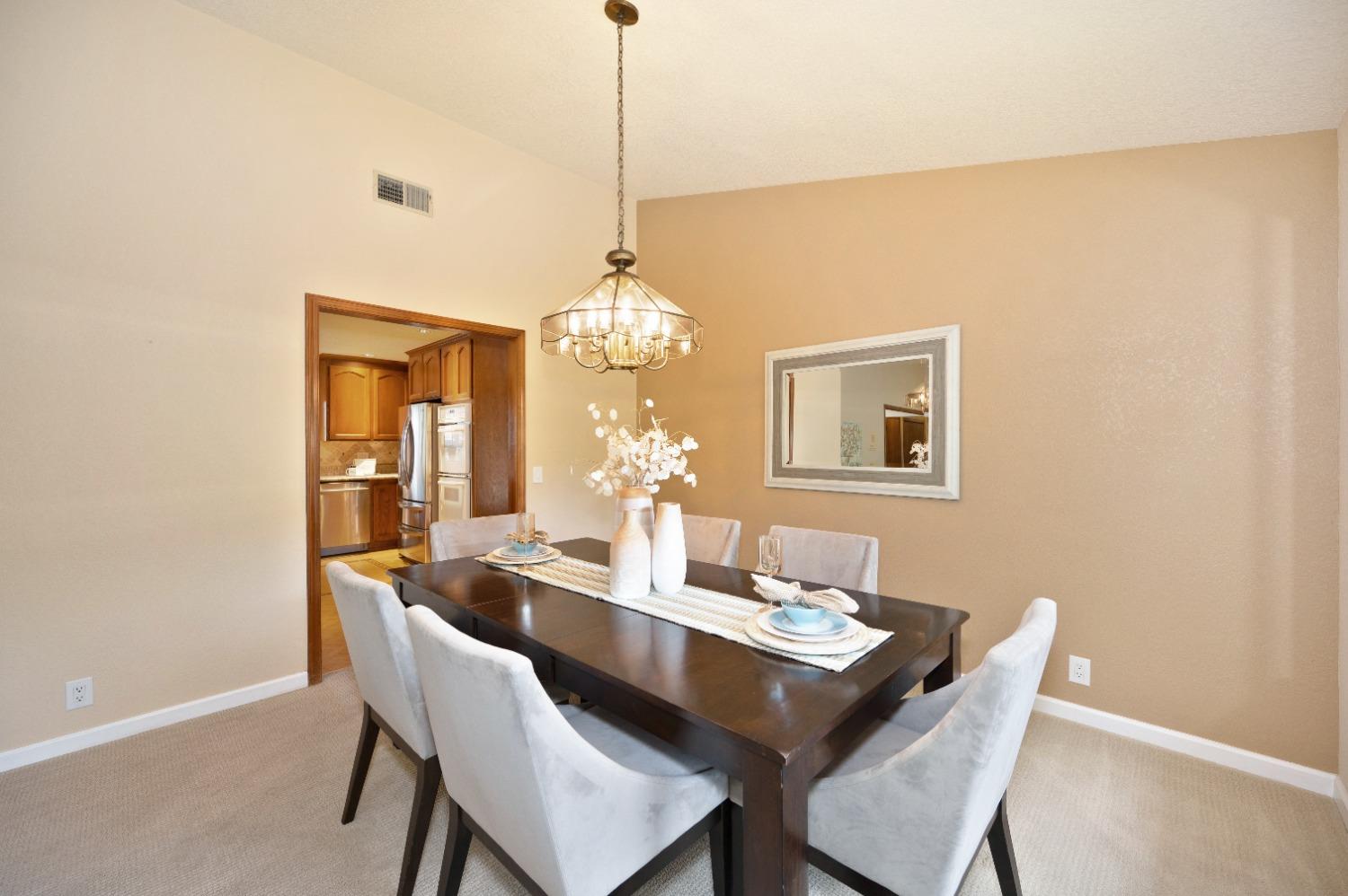 Detail Gallery Image 11 of 52 For 101 River Ridge Way, Folsom,  CA 95630 - 4 Beds | 2/1 Baths