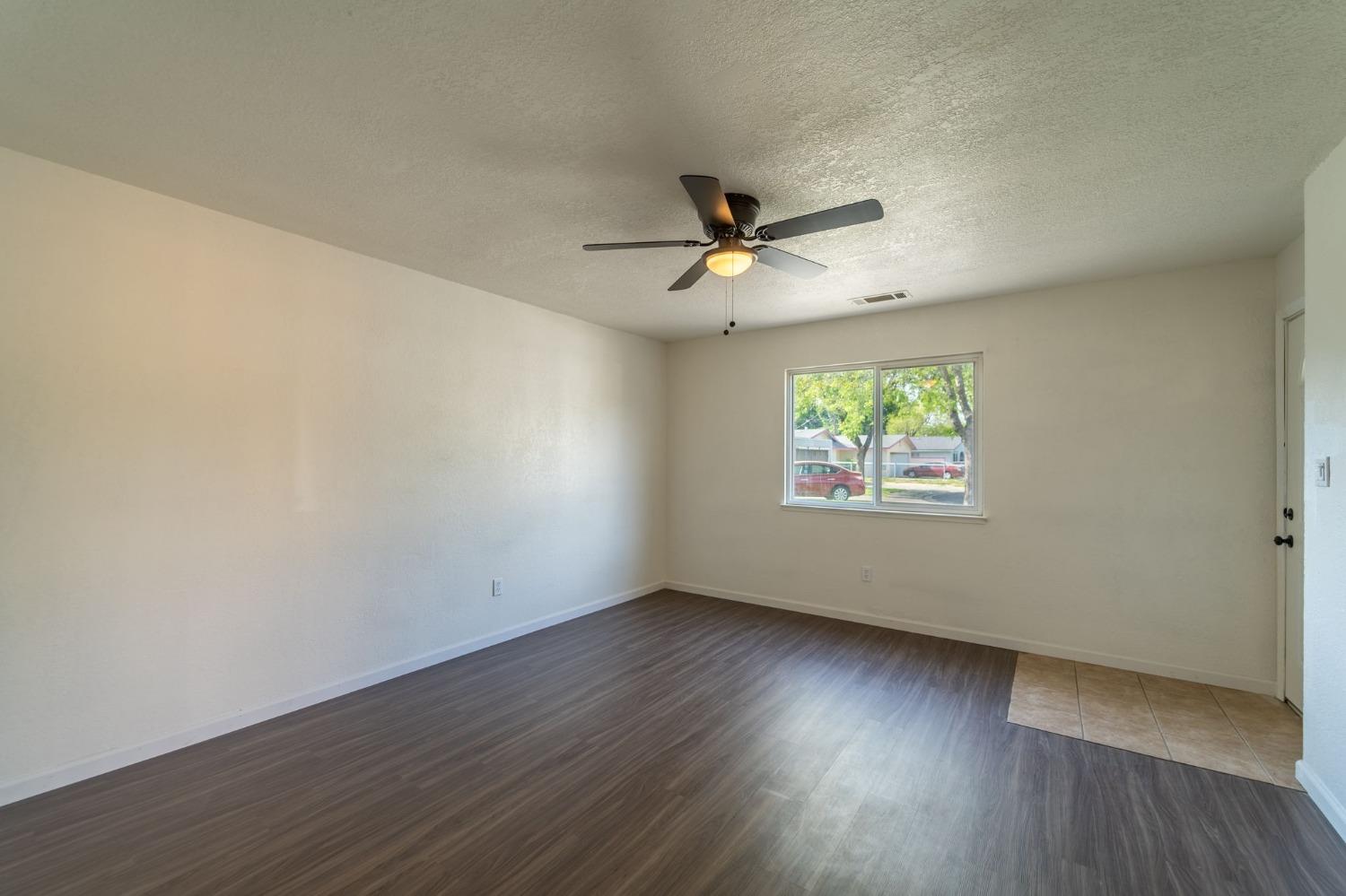 Detail Gallery Image 5 of 24 For 1800 Norman Way, Modesto,  CA 95350 - 3 Beds | 2 Baths