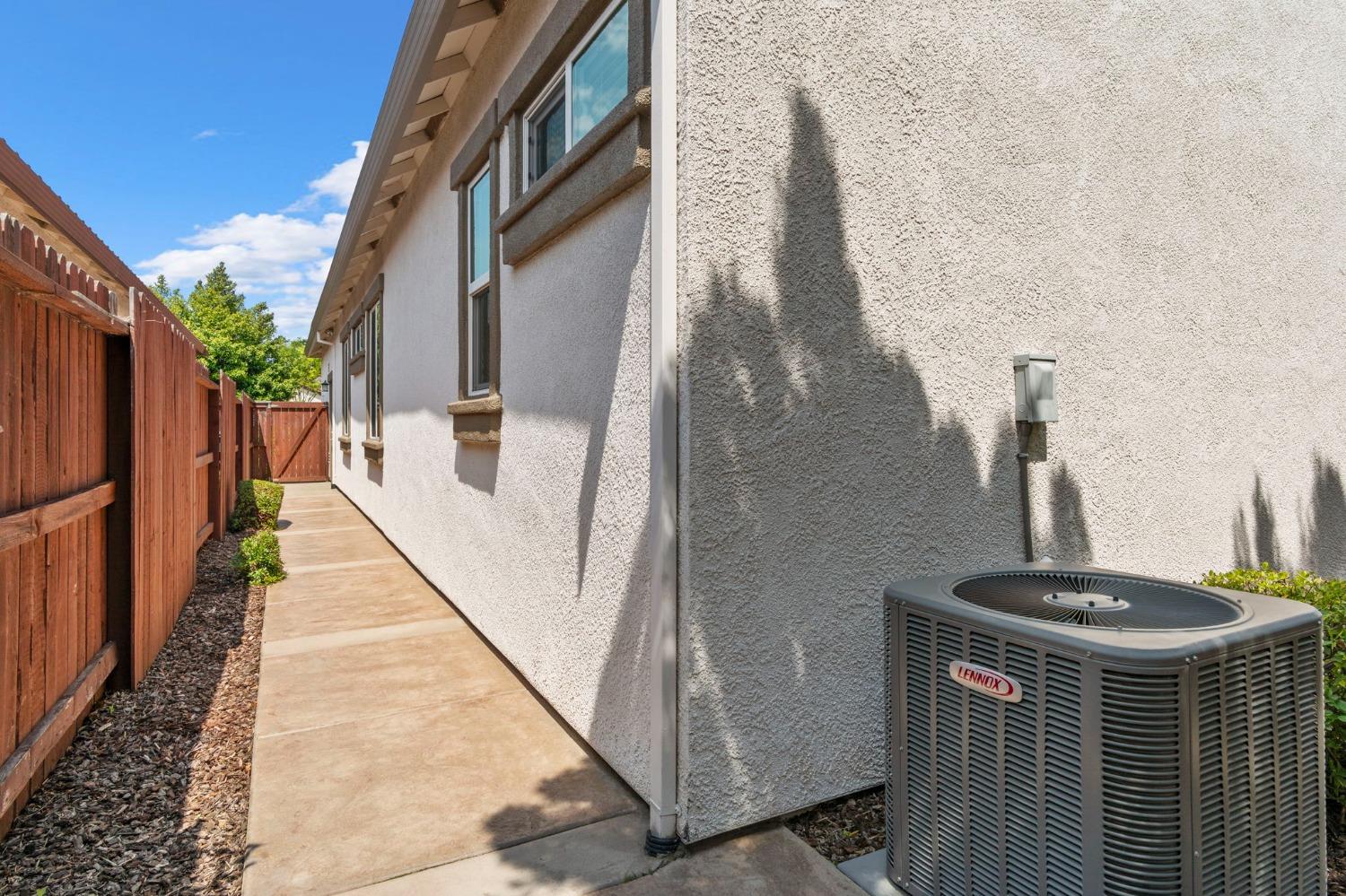 Detail Gallery Image 50 of 61 For 2180 Exminster Ln, Roseville,  CA 95747 - 3 Beds | 2 Baths