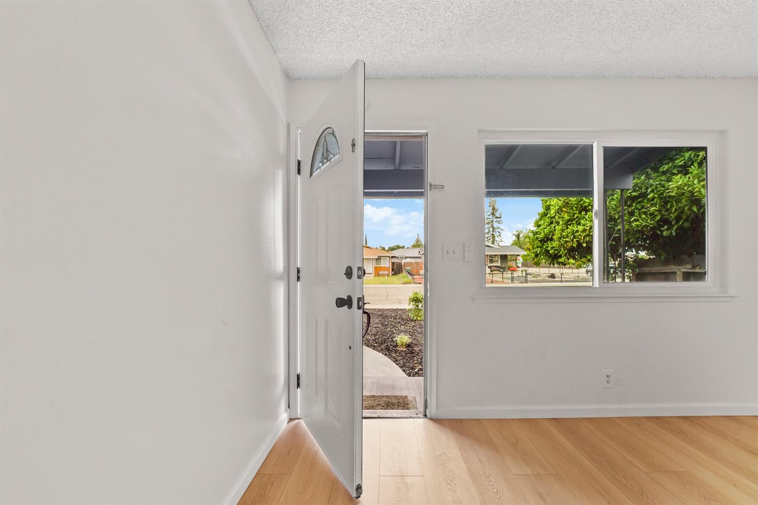 Detail Gallery Image 5 of 33 For 220 Prospect St, Ripon,  CA 95366 - 3 Beds | 2 Baths