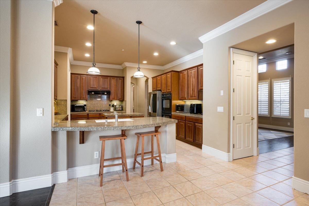 Detail Gallery Image 11 of 42 For 6690 Miravista Dr, Rocklin,  CA 95677 - 4 Beds | 3 Baths