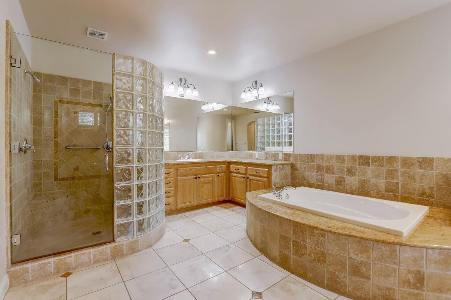 Detail Gallery Image 22 of 64 For 13615 Harlequin Way, Auburn,  CA 95603 - 5 Beds | 5/1 Baths