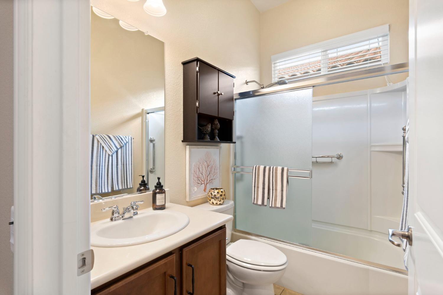 Detail Gallery Image 36 of 61 For 2180 Exminster Ln, Roseville,  CA 95747 - 3 Beds | 2 Baths