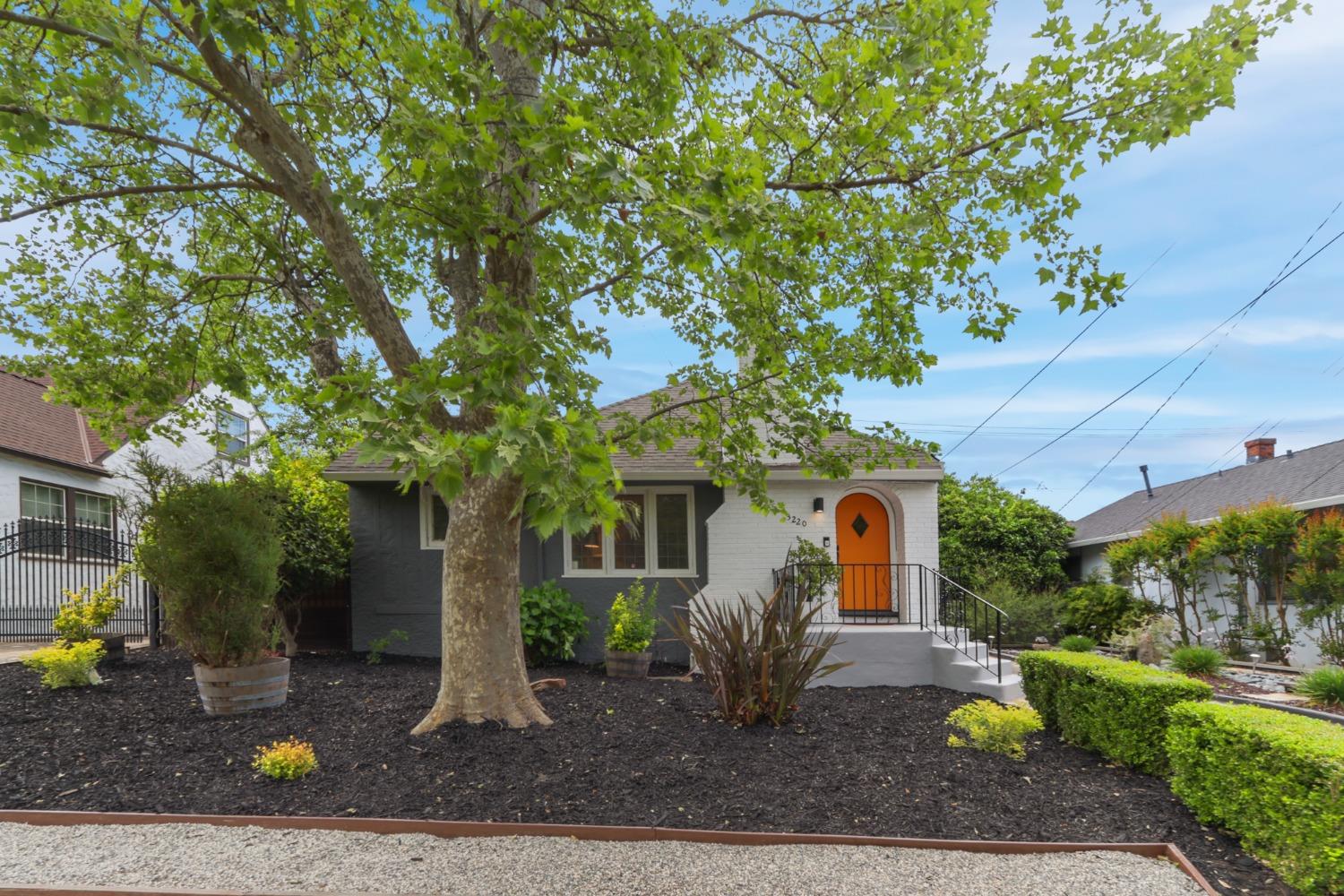 Detail Gallery Image 1 of 1 For 3220 24th St, Sacramento,  CA 95818 - 3 Beds | 2 Baths