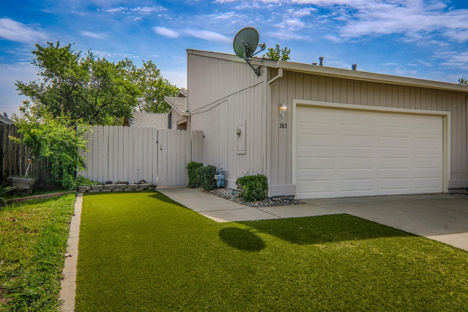 Detail Gallery Image 1 of 1 For 385 R St, Lincoln,  CA 95648 - 2 Beds | 2 Baths
