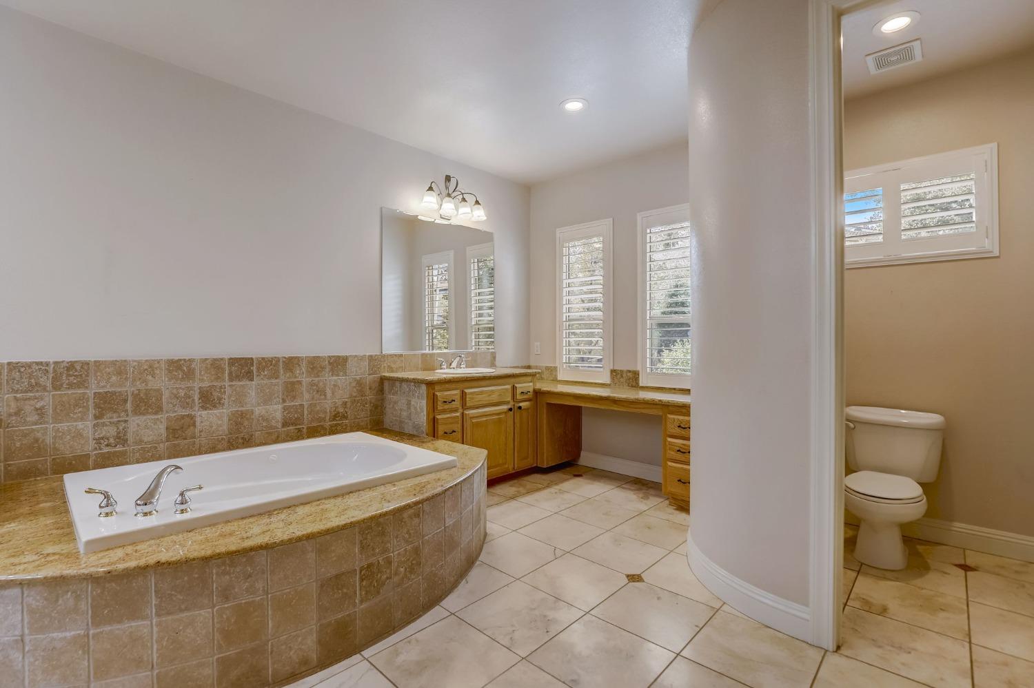 Detail Gallery Image 23 of 64 For 13615 Harlequin Way, Auburn,  CA 95603 - 5 Beds | 5/1 Baths