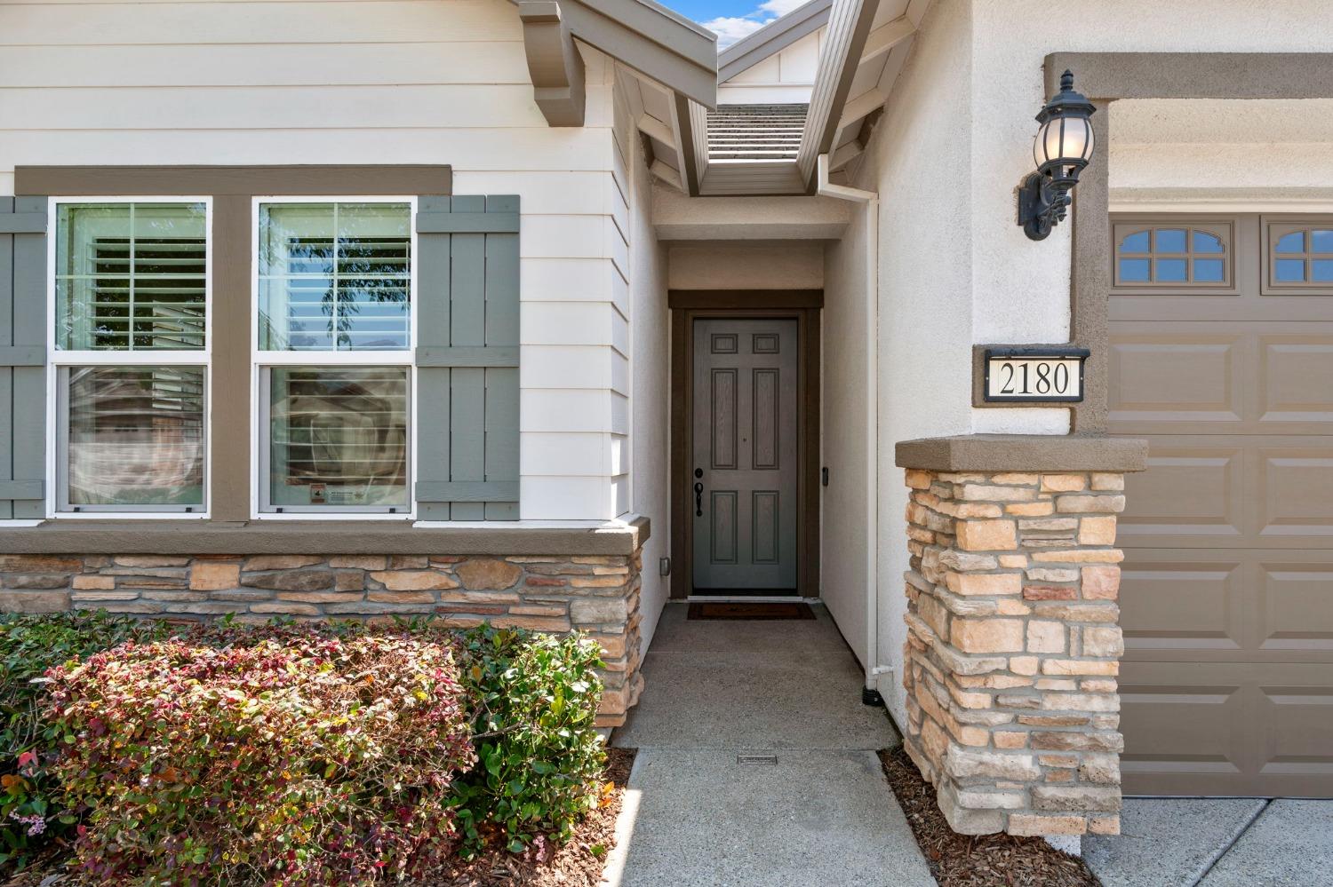 Detail Gallery Image 5 of 61 For 2180 Exminster Ln, Roseville,  CA 95747 - 3 Beds | 2 Baths