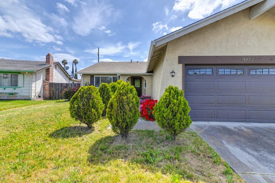 Detail Gallery Image 2 of 32 For 3312 Irvindale Way, Antelope,  CA 95843 - 3 Beds | 2 Baths