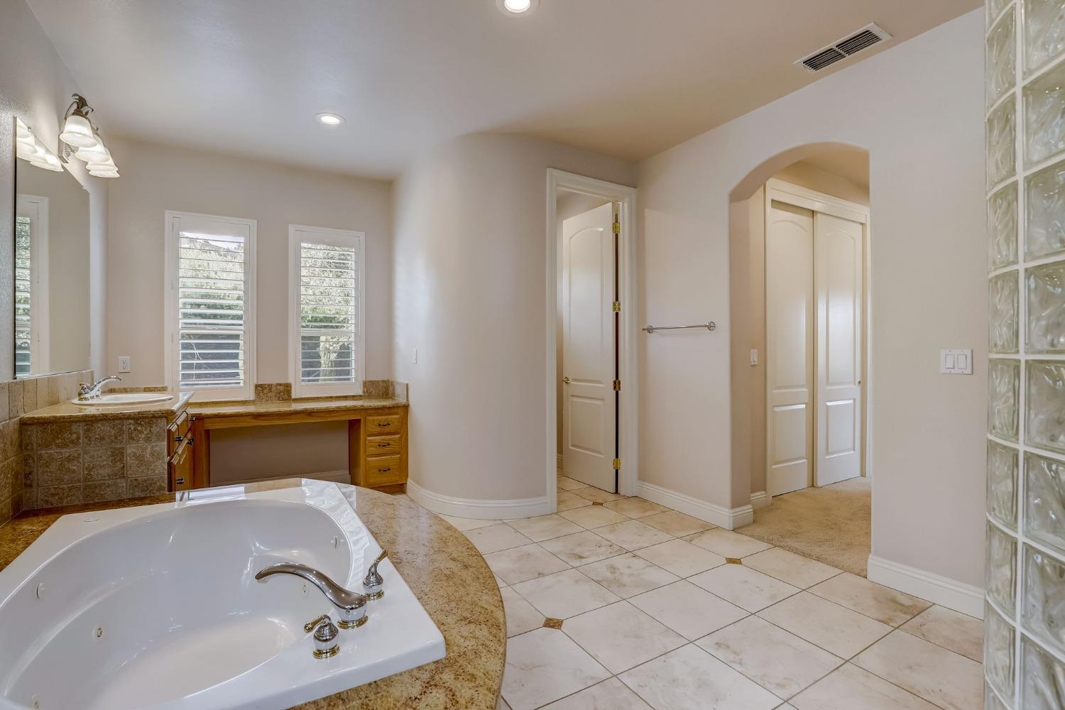 Detail Gallery Image 24 of 64 For 13615 Harlequin Way, Auburn,  CA 95603 - 5 Beds | 5/1 Baths