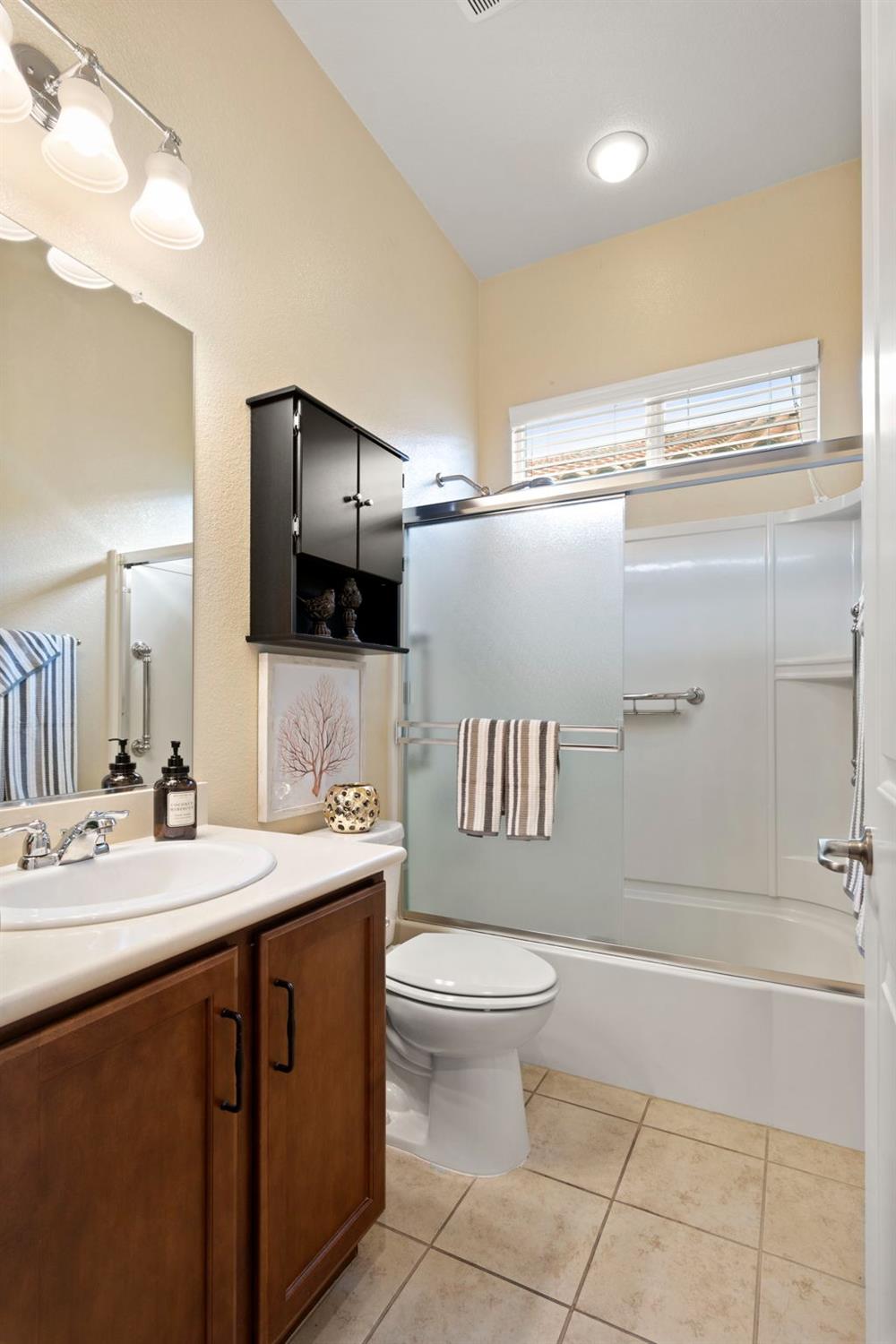 Detail Gallery Image 35 of 61 For 2180 Exminster Ln, Roseville,  CA 95747 - 3 Beds | 2 Baths
