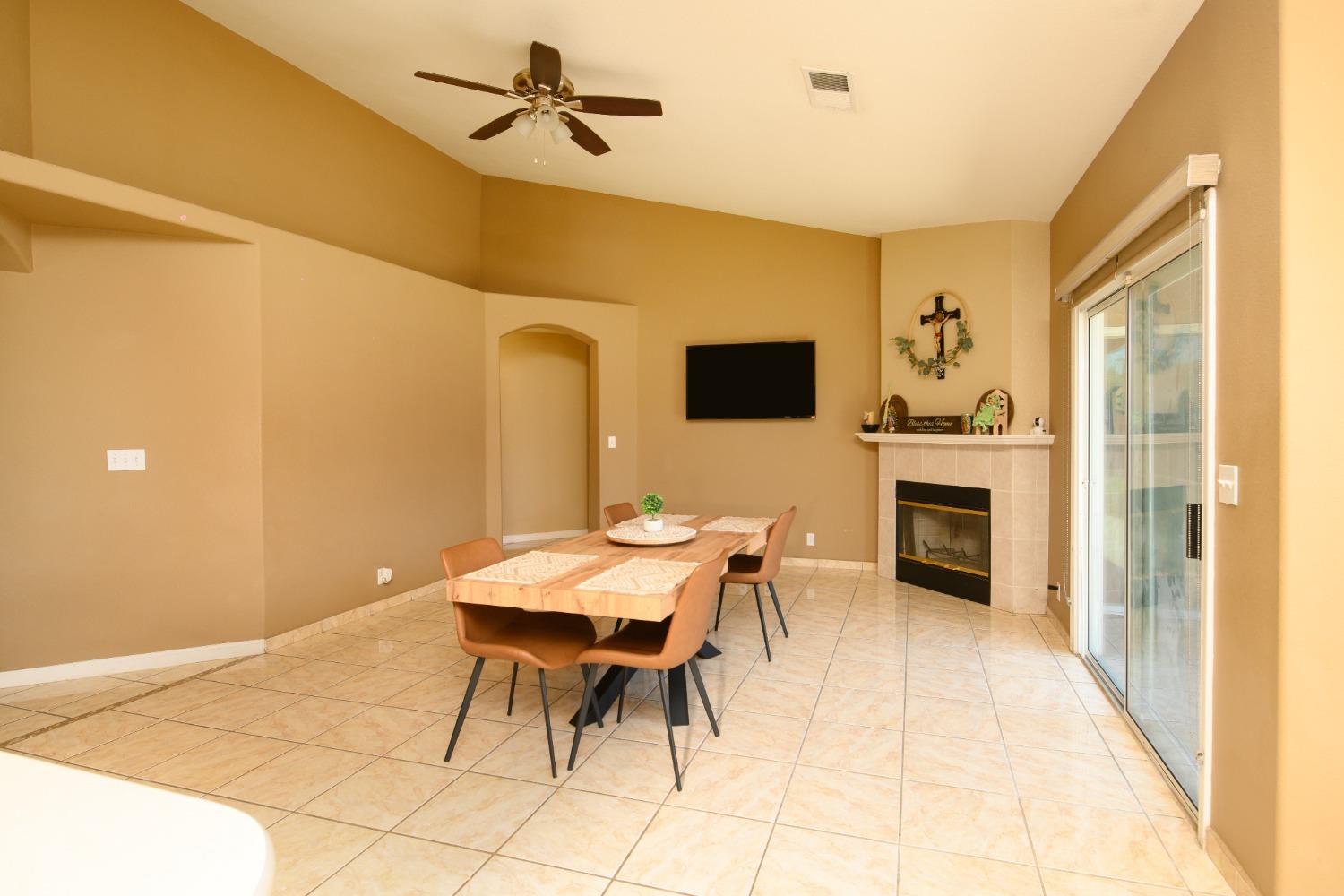 Detail Gallery Image 11 of 26 For 1701 Kit Fox Dr, Hughson,  CA 95326 - 4 Beds | 2 Baths