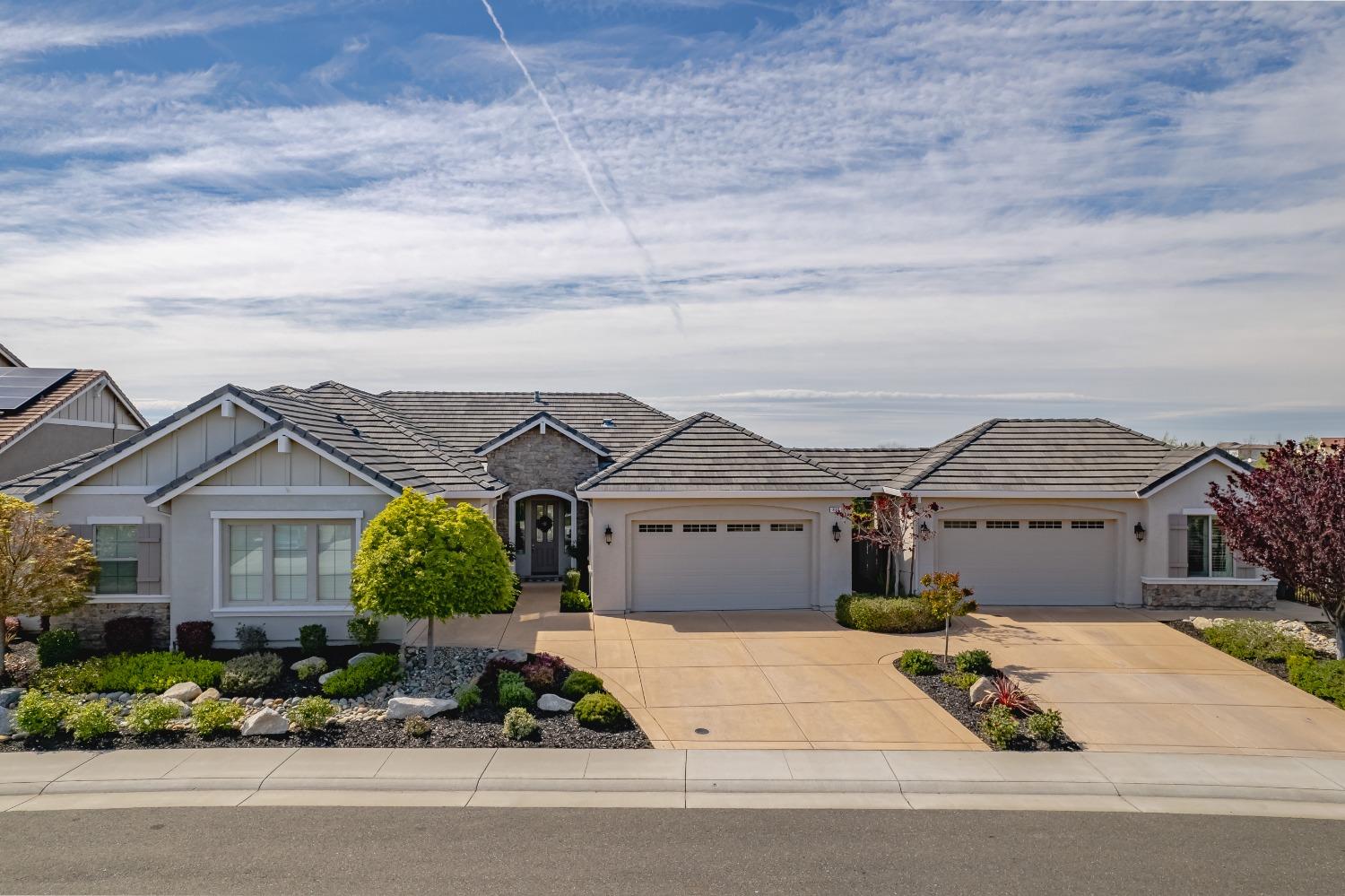 Detail Gallery Image 2 of 72 For 930 Dusty Stone Loop, Rocklin,  CA 95765 - 4 Beds | 3/2 Baths