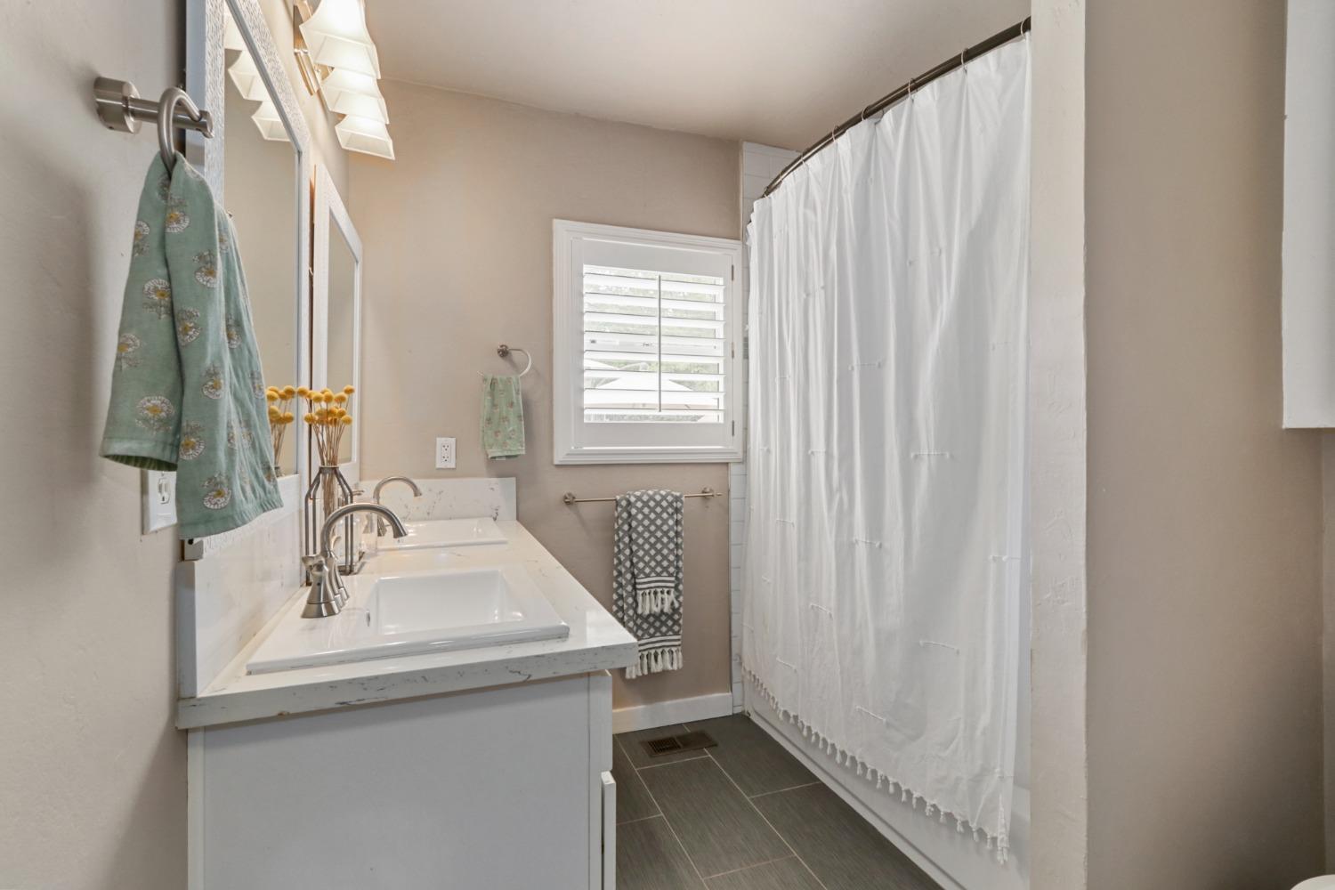 Detail Gallery Image 26 of 47 For 3220 24th St, Sacramento,  CA 95818 - 3 Beds | 2 Baths