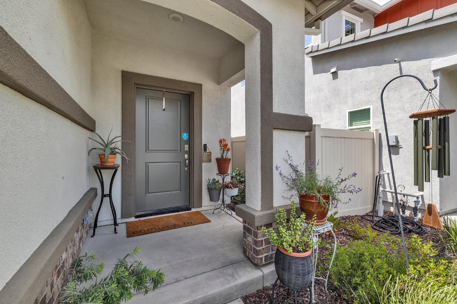 Detail Gallery Image 3 of 34 For 3755 Arborhill Way, Sacramento,  CA 95834 - 3 Beds | 2/1 Baths