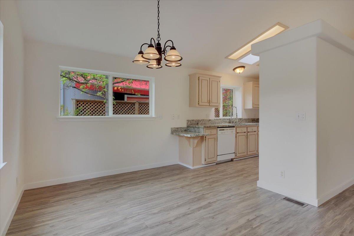 Detail Gallery Image 10 of 33 For 10198 Woodleaf Circle, Grass Valley,  CA 95949 - 2 Beds | 2 Baths