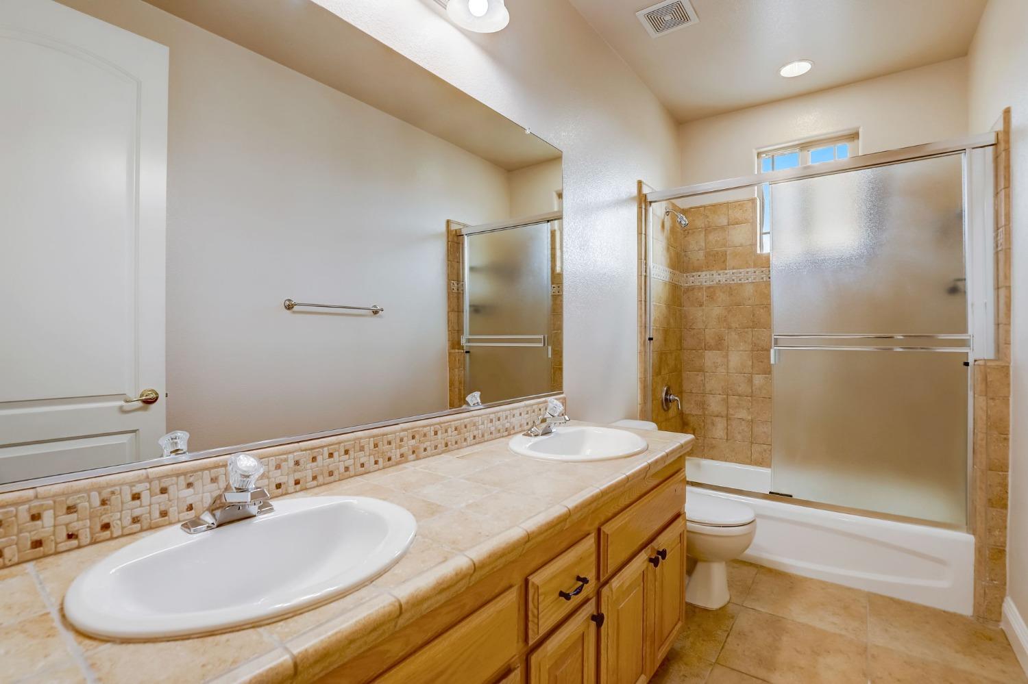 Detail Gallery Image 39 of 64 For 13615 Harlequin Way, Auburn,  CA 95603 - 5 Beds | 5/1 Baths