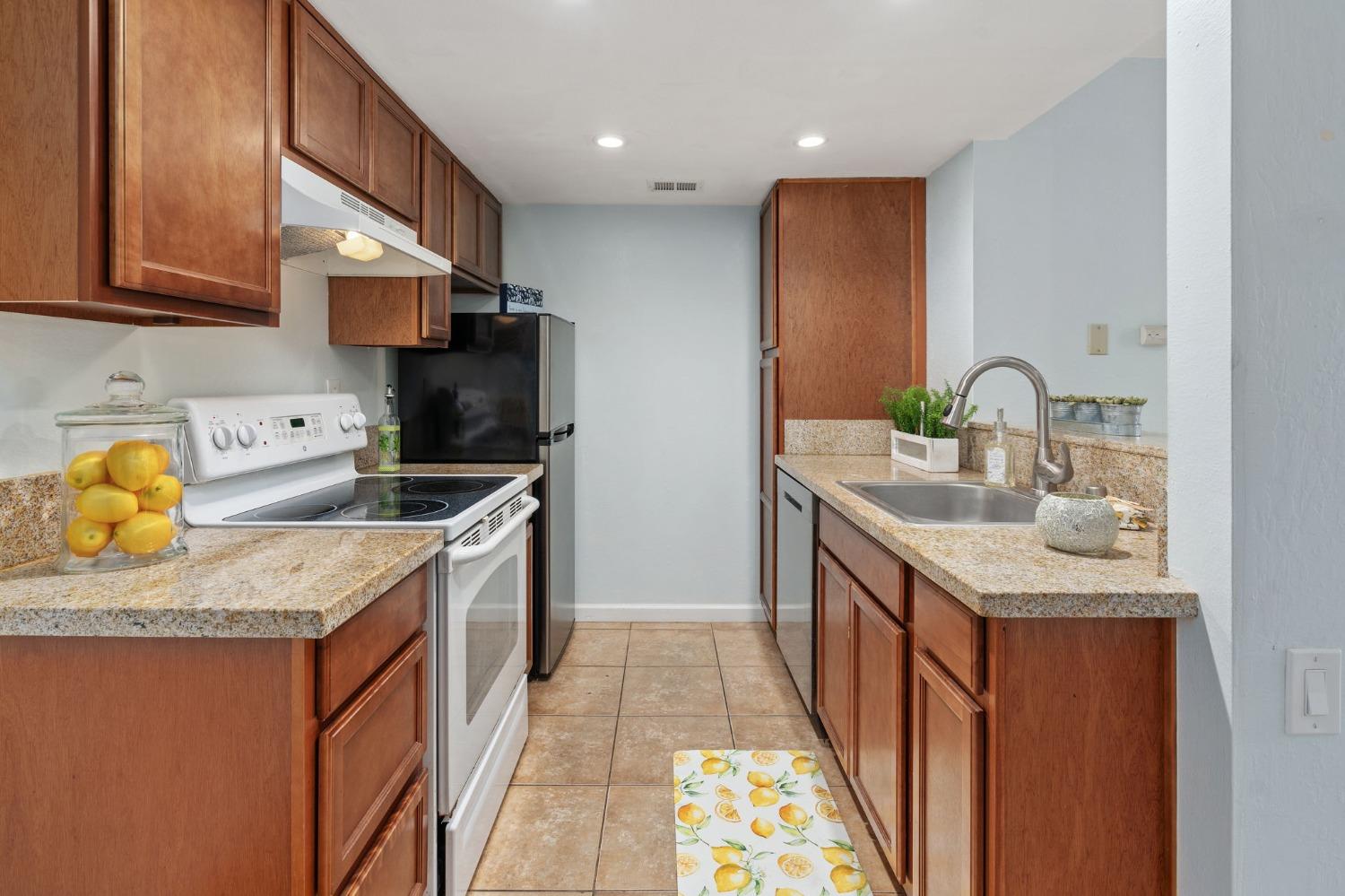 Detail Gallery Image 4 of 18 For 903 Fulton Ave #407,  Sacramento,  CA 95825 - 1 Beds | 1 Baths