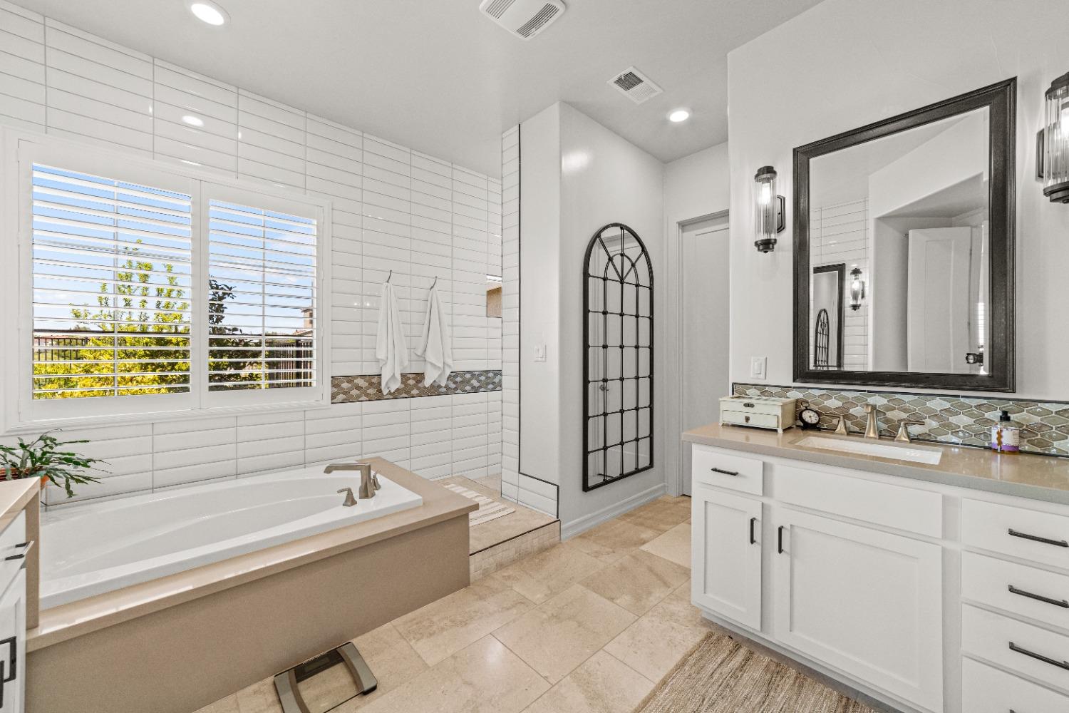 Detail Gallery Image 23 of 72 For 930 Dusty Stone Loop, Rocklin,  CA 95765 - 4 Beds | 3/2 Baths