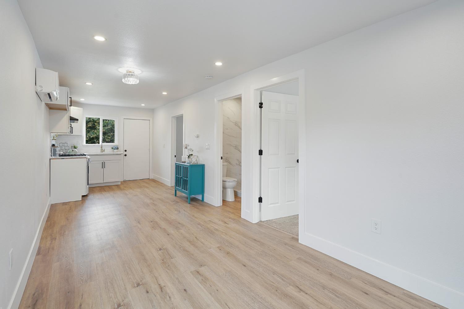 Detail Gallery Image 9 of 43 For 1227 N E St, Stockton,  CA 95205 - 2 Beds | 2 Baths