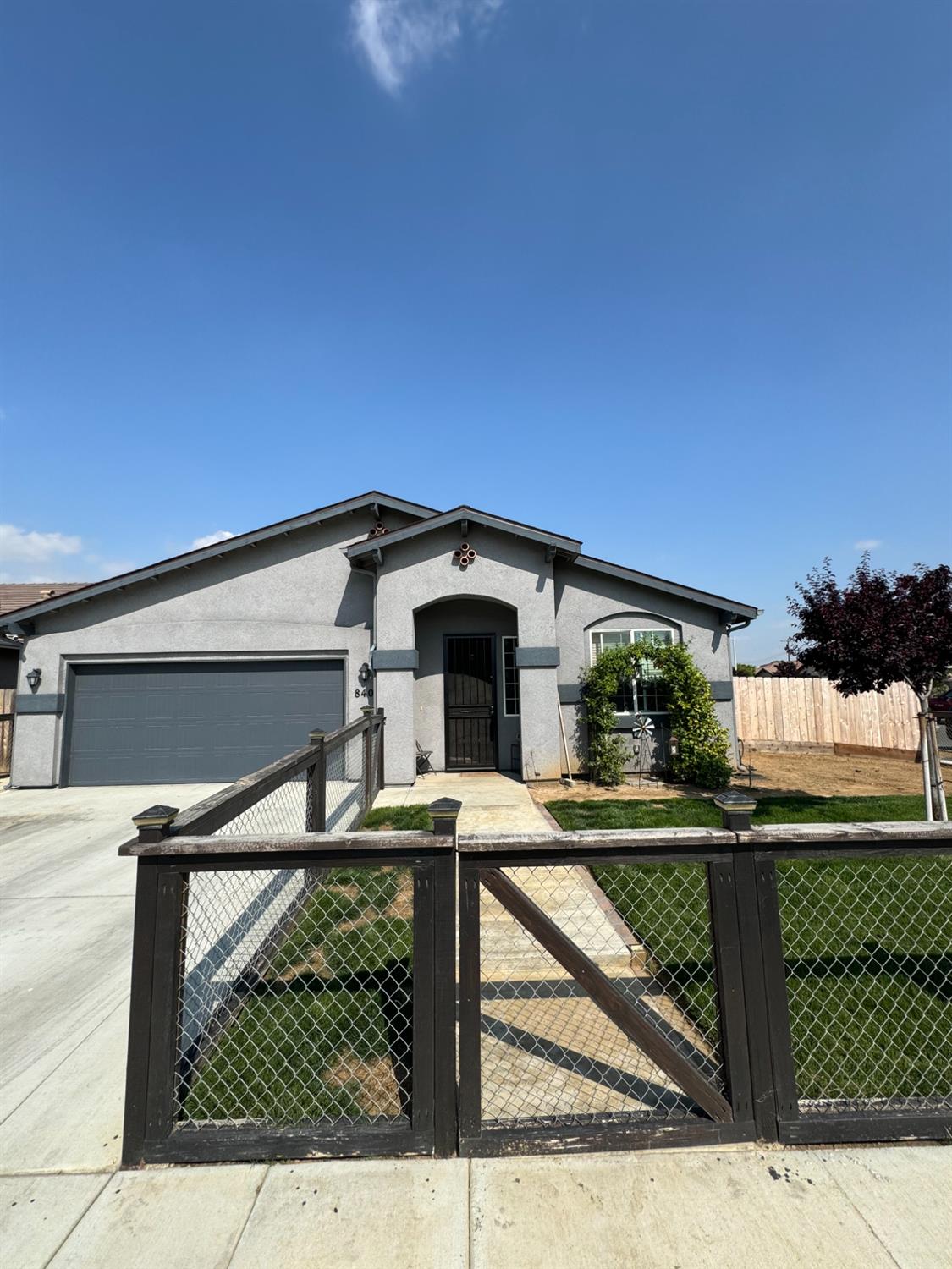 Photo of 840 Maple Ave in Lindsay, CA