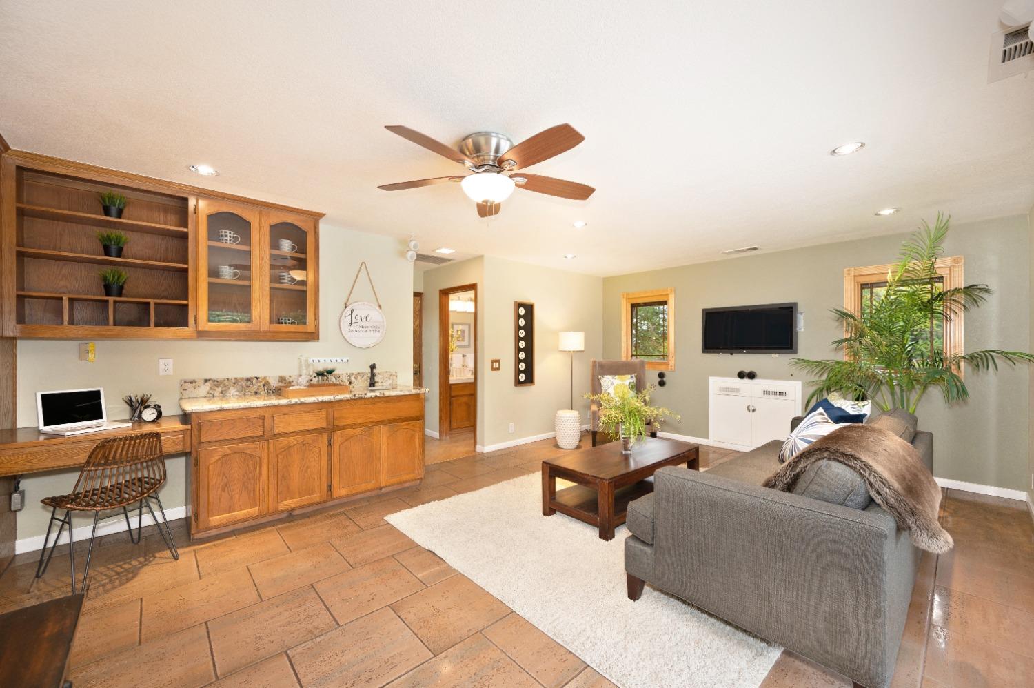 Detail Gallery Image 23 of 52 For 101 River Ridge Way, Folsom,  CA 95630 - 4 Beds | 2/1 Baths