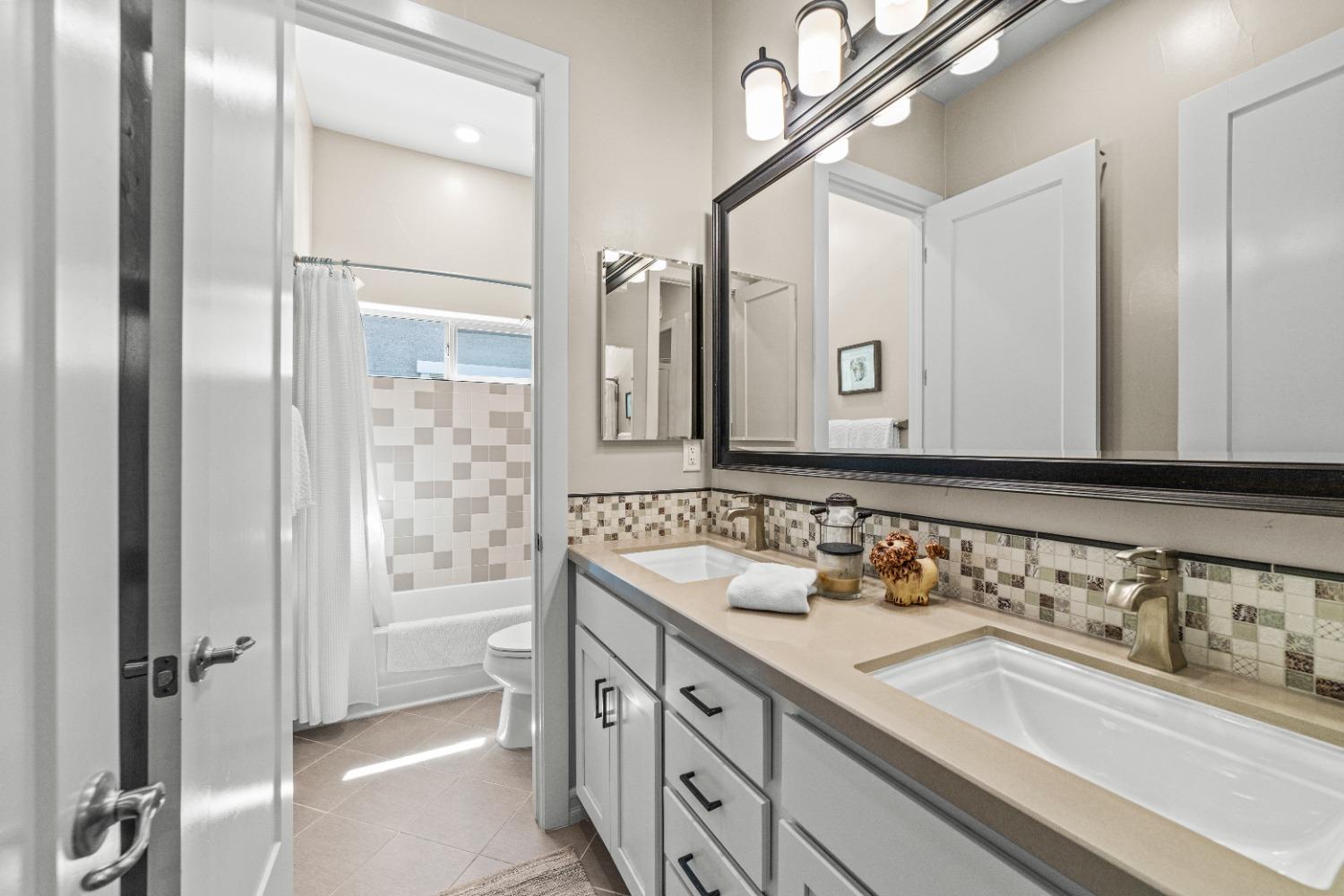 Detail Gallery Image 31 of 72 For 930 Dusty Stone Loop, Rocklin,  CA 95765 - 4 Beds | 3/2 Baths