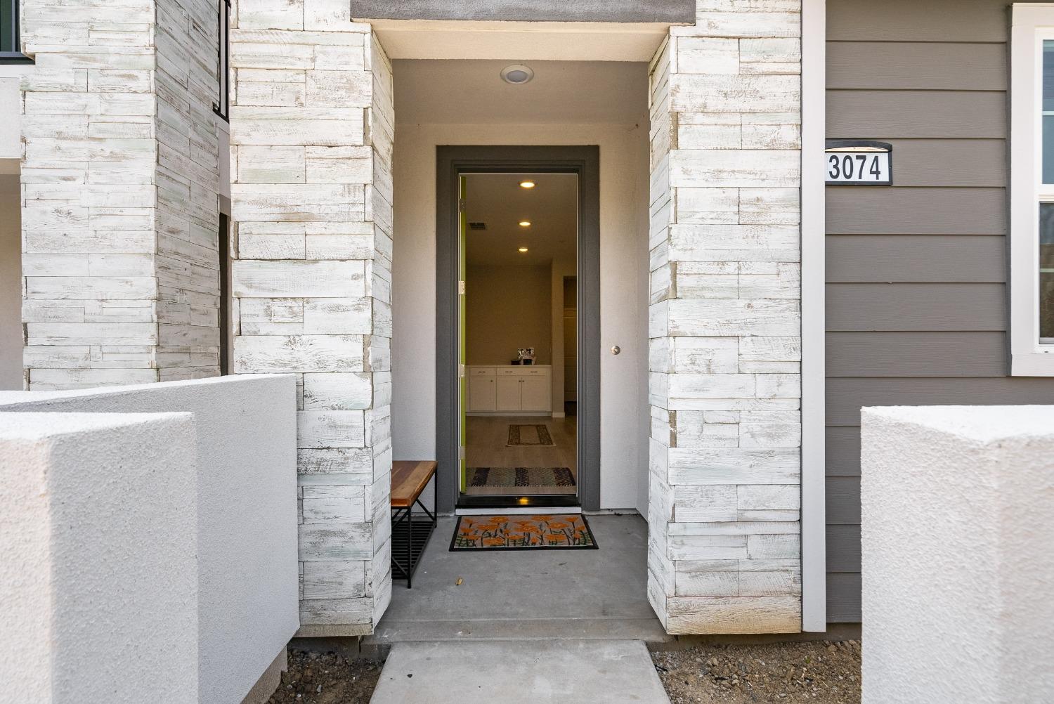 Detail Gallery Image 4 of 35 For 3074 Lupita Pepper Walk, Sacramento,  CA 95833 - 3 Beds | 2/1 Baths
