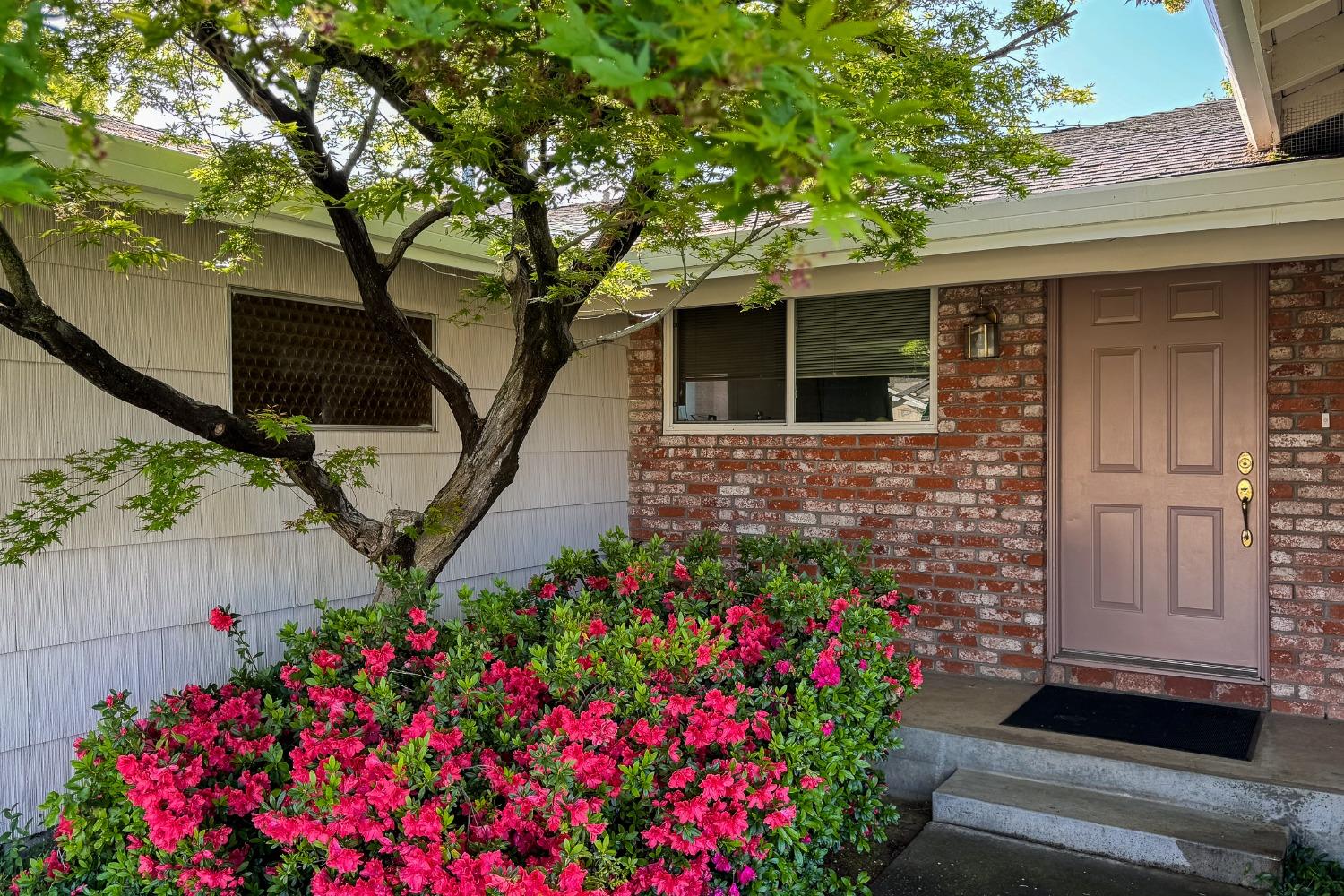 Detail Gallery Image 5 of 33 For 8404 Grinnell Way, Sacramento,  CA 95826 - 4 Beds | 2 Baths