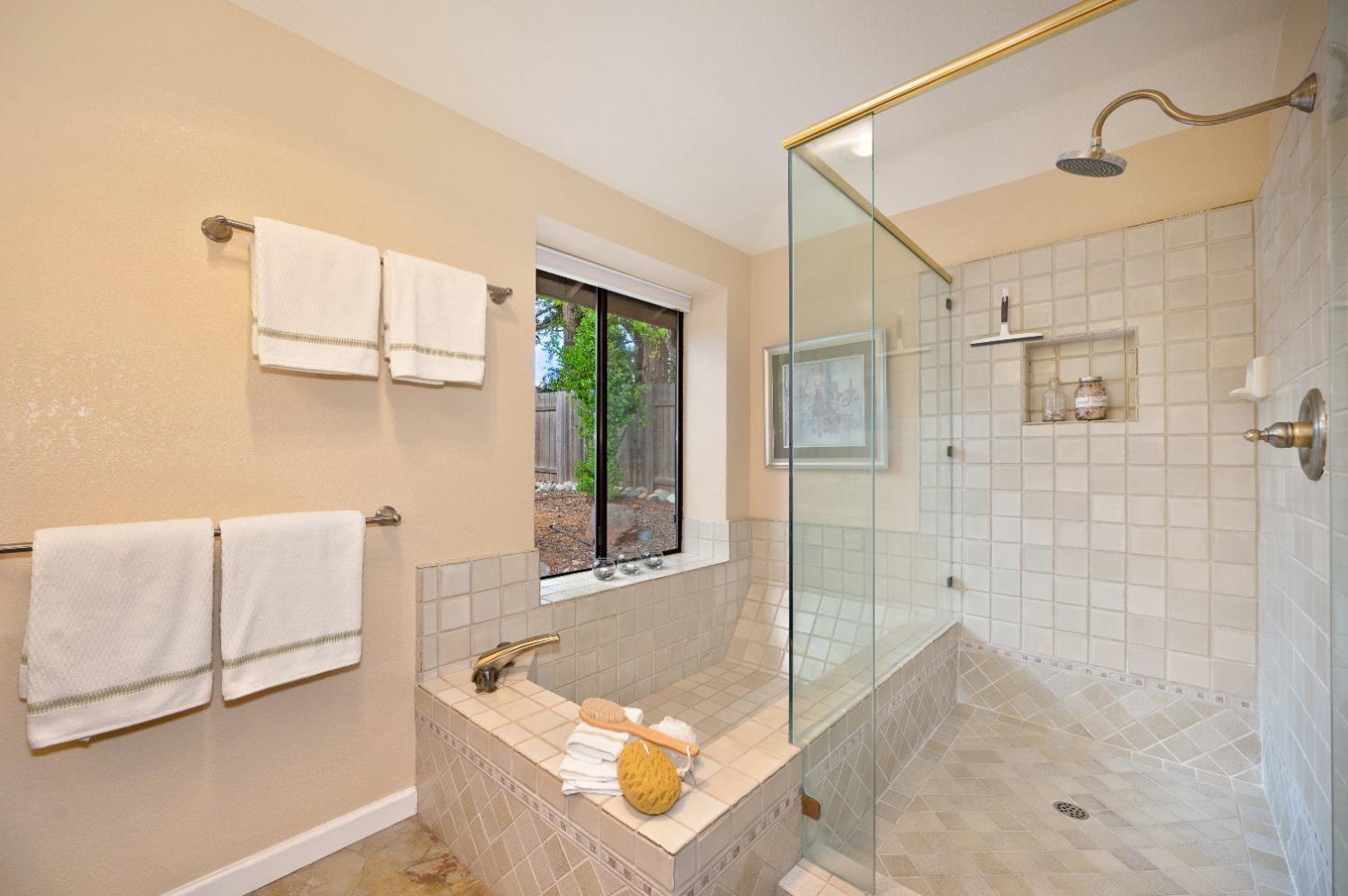 Detail Gallery Image 33 of 52 For 101 River Ridge Way, Folsom,  CA 95630 - 4 Beds | 2/1 Baths
