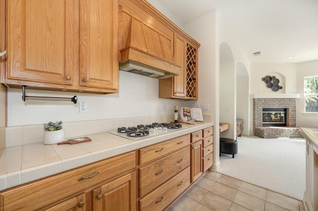 Detail Gallery Image 20 of 66 For 1424 Oak Hill Way, Roseville,  CA 95661 - 4 Beds | 2/1 Baths