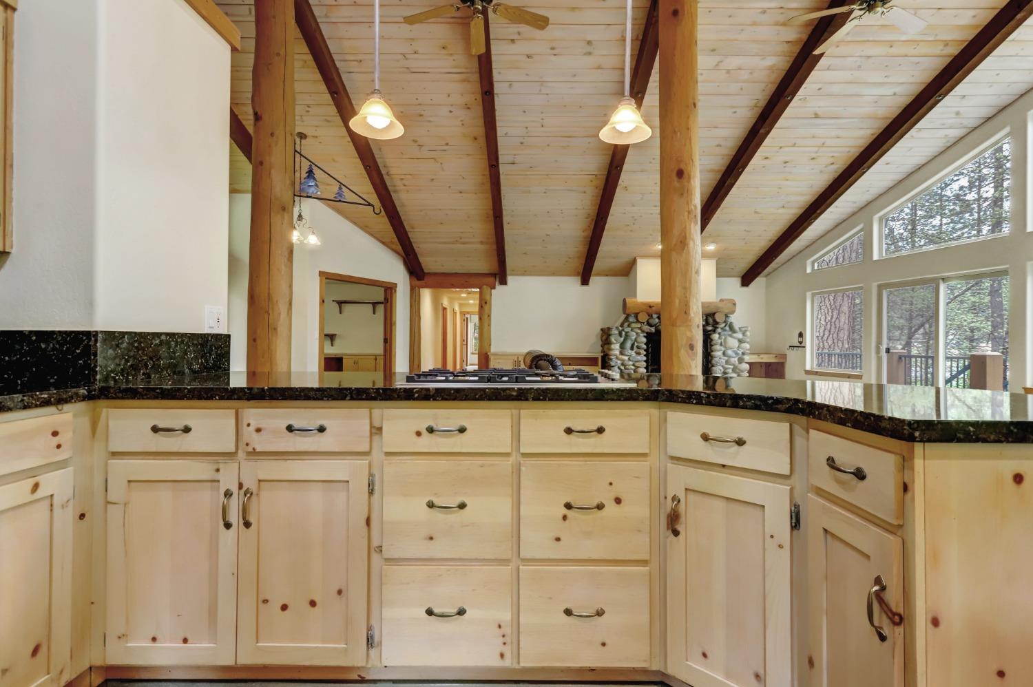 Detail Gallery Image 19 of 99 For 14080 Thoroughbred Loop, Grass Valley,  CA 95949 - 3 Beds | 2/1 Baths