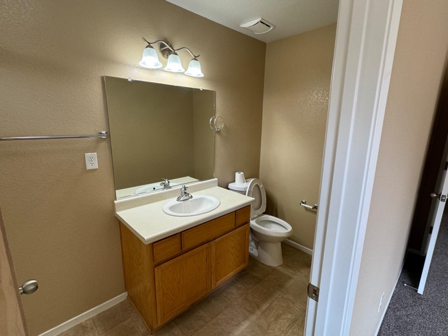 Detail Gallery Image 13 of 17 For 549 Castlerock Ave, Los Banos,  CA 93635 - 3 Beds | 2 Baths