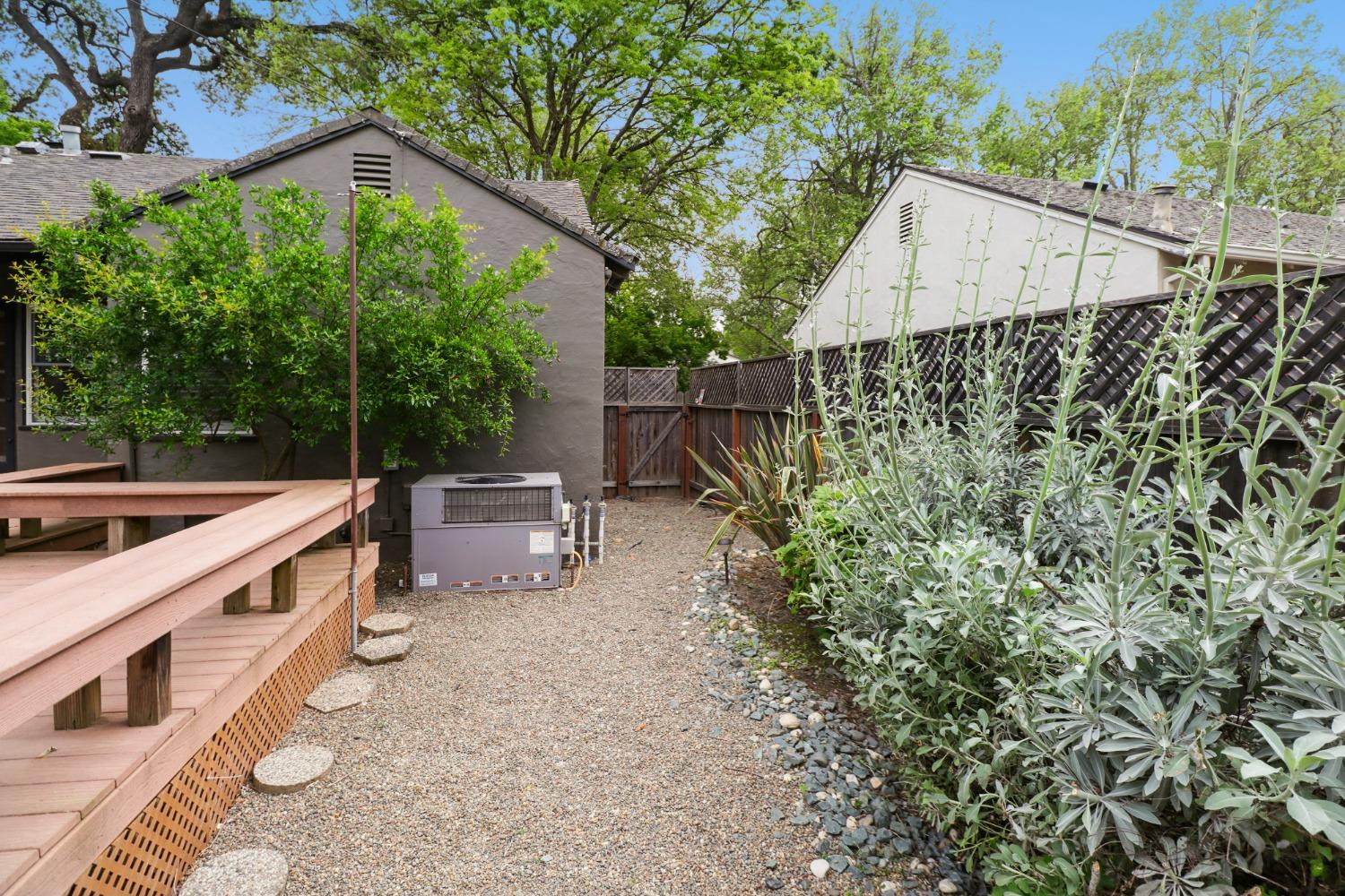 Detail Gallery Image 29 of 35 For 885 Robertson Way, Sacramento,  CA 95818 - 2 Beds | 1 Baths