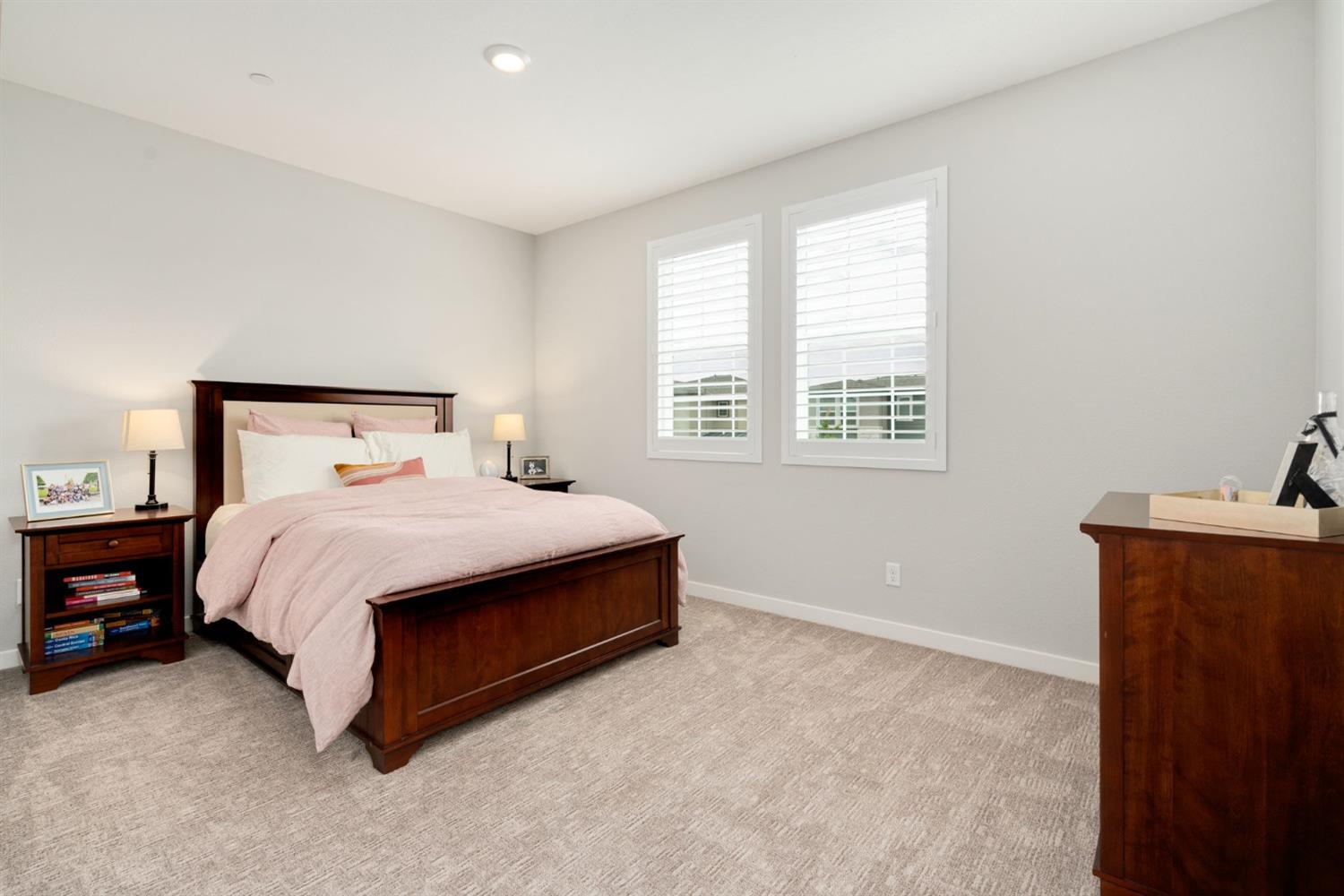 Detail Gallery Image 21 of 44 For 2916 Honey Opal Ave, Sacramento,  CA 95833 - 3 Beds | 2/1 Baths
