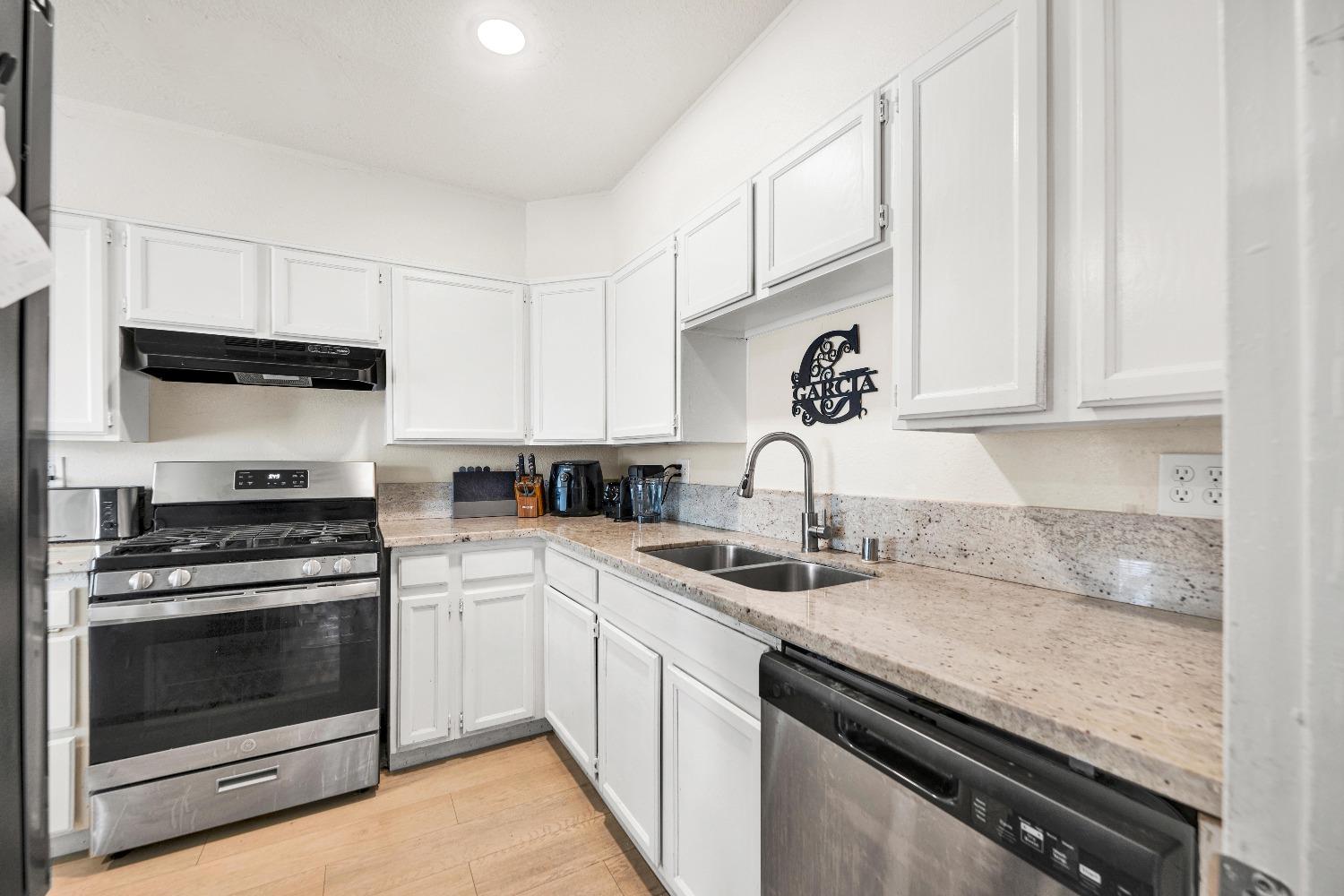 Detail Gallery Image 18 of 52 For 5673 James Way, Sacramento,  CA 95822 - 3 Beds | 1 Baths