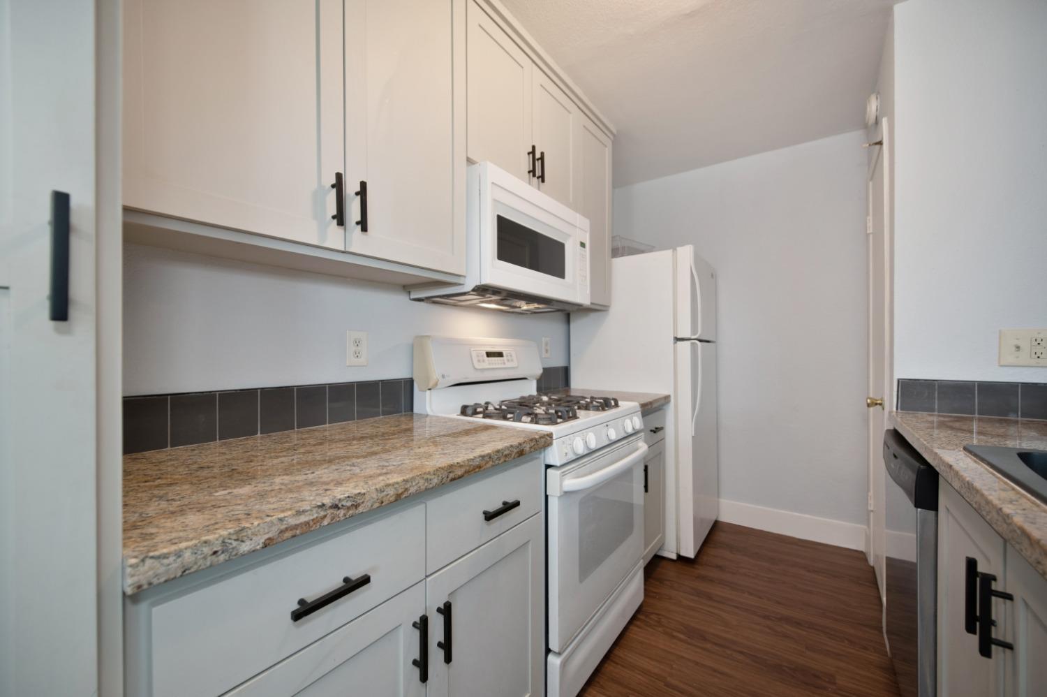 Detail Gallery Image 11 of 24 For 6520 Bremen Dr #2,  Citrus Heights,  CA 95621 - 2 Beds | 1 Baths