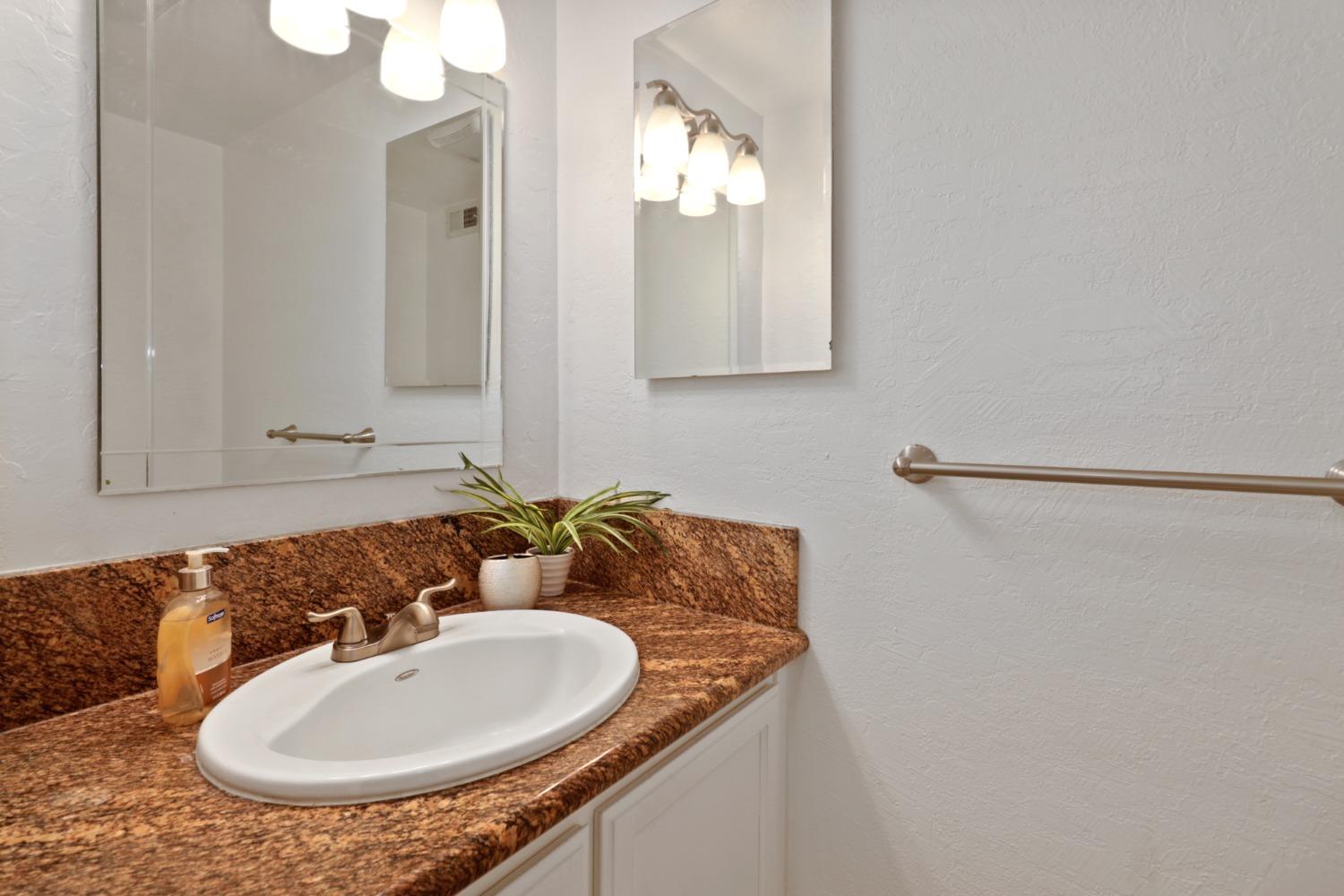Detail Gallery Image 20 of 38 For 5249 Gibbons Dr, Carmichael,  CA 95608 - 3 Beds | 1/1 Baths