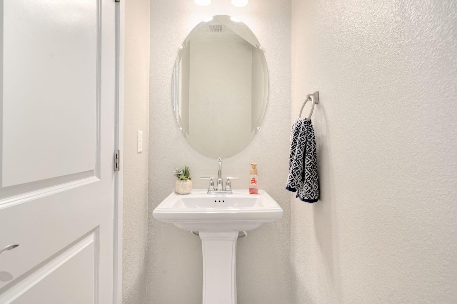 Detail Gallery Image 16 of 44 For 2916 Honey Opal Ave, Sacramento,  CA 95833 - 3 Beds | 2/1 Baths